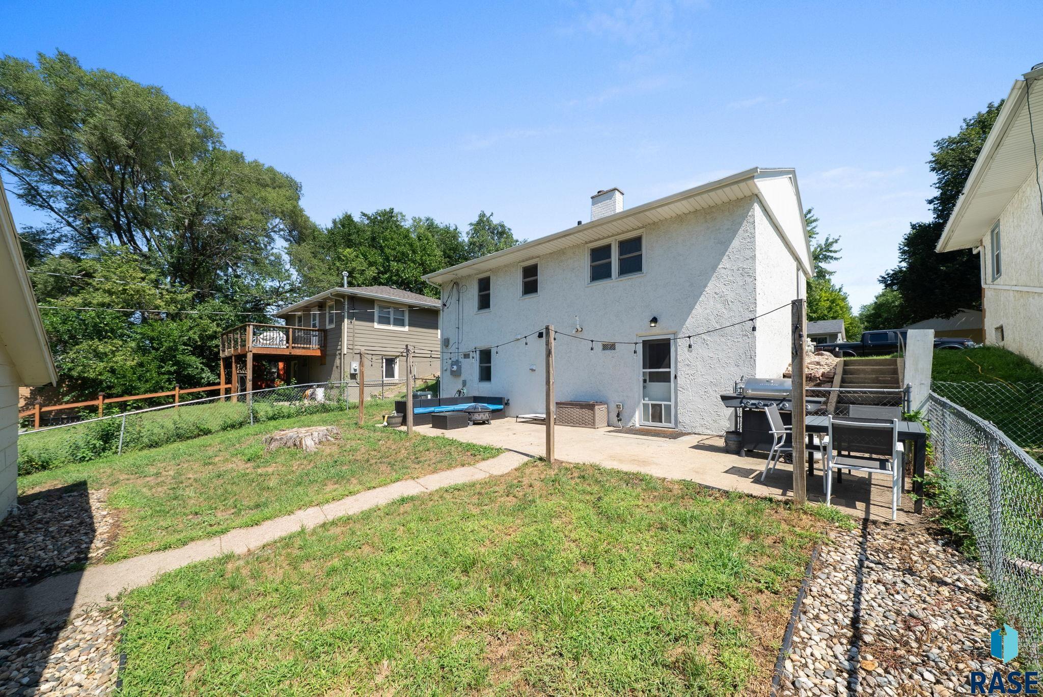 717 N Blauvelt Ave