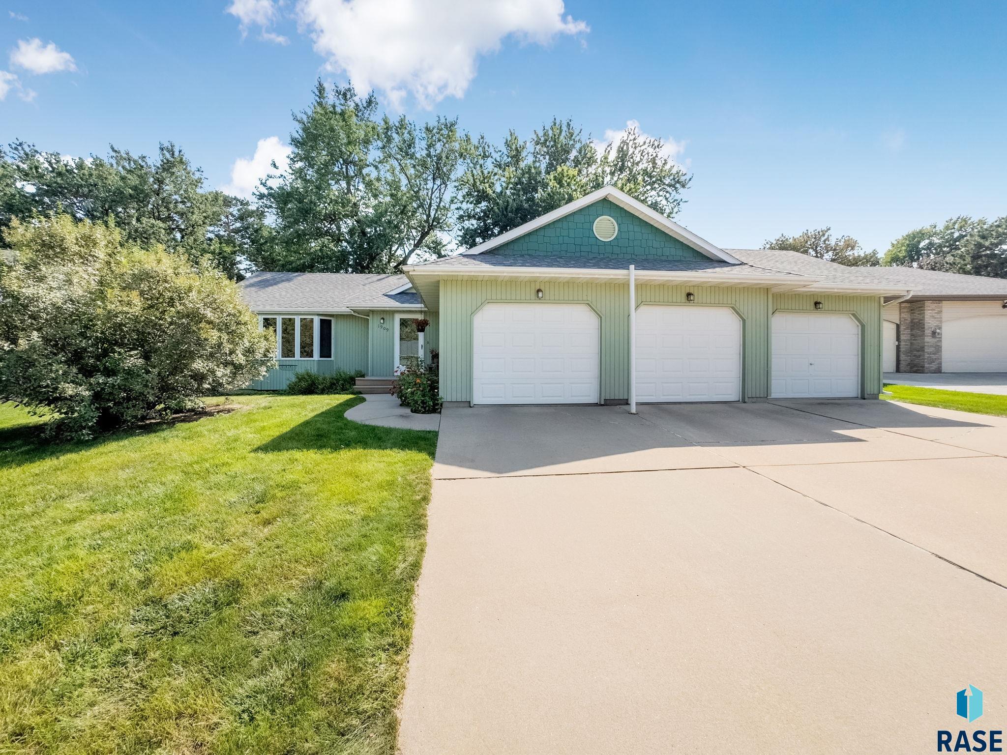 1909 W Ashley Cir