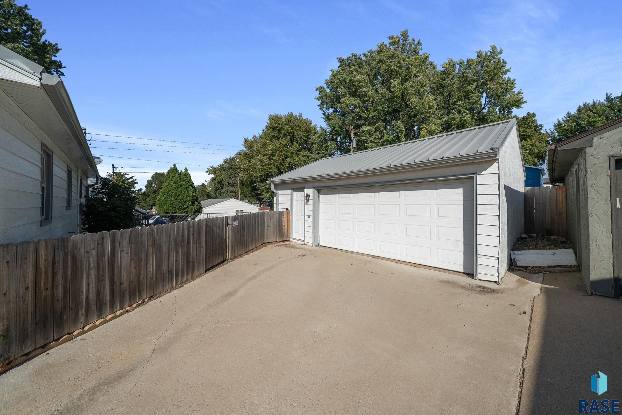 808 S Holt Ave