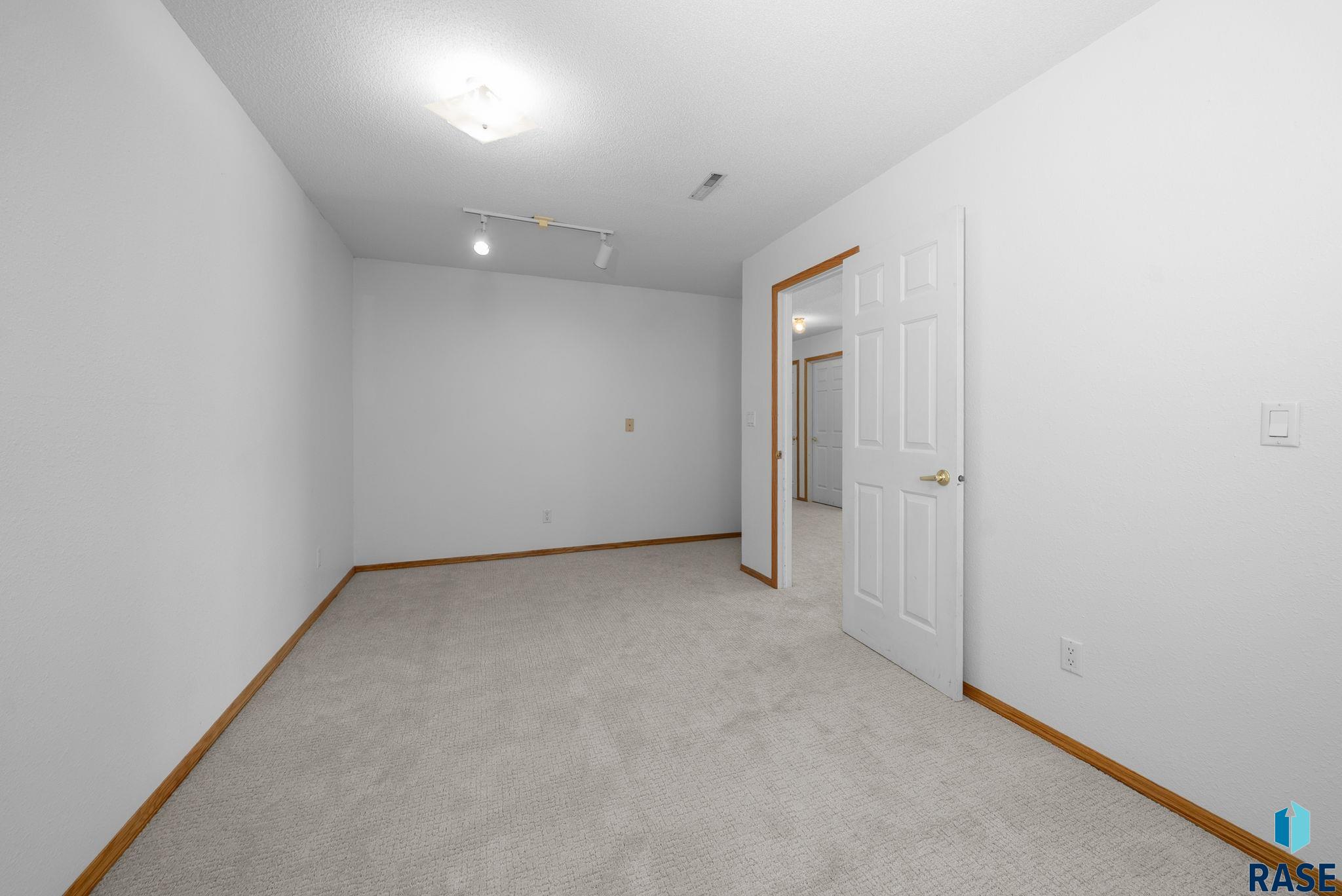 2813 S Cinnabar Cir
