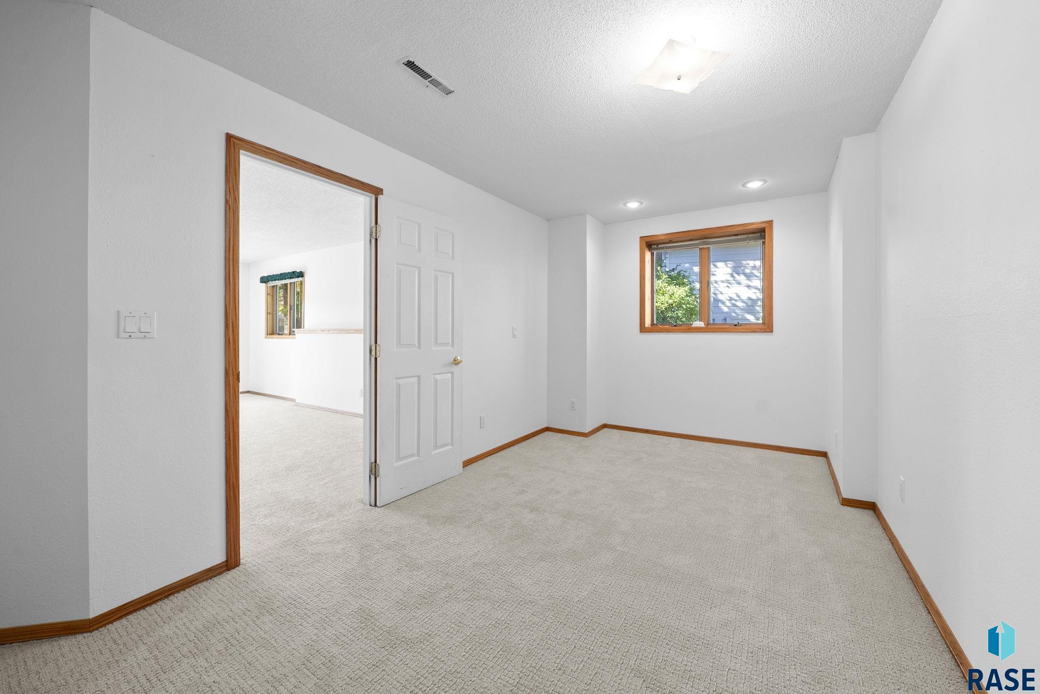 2813 S Cinnabar Cir