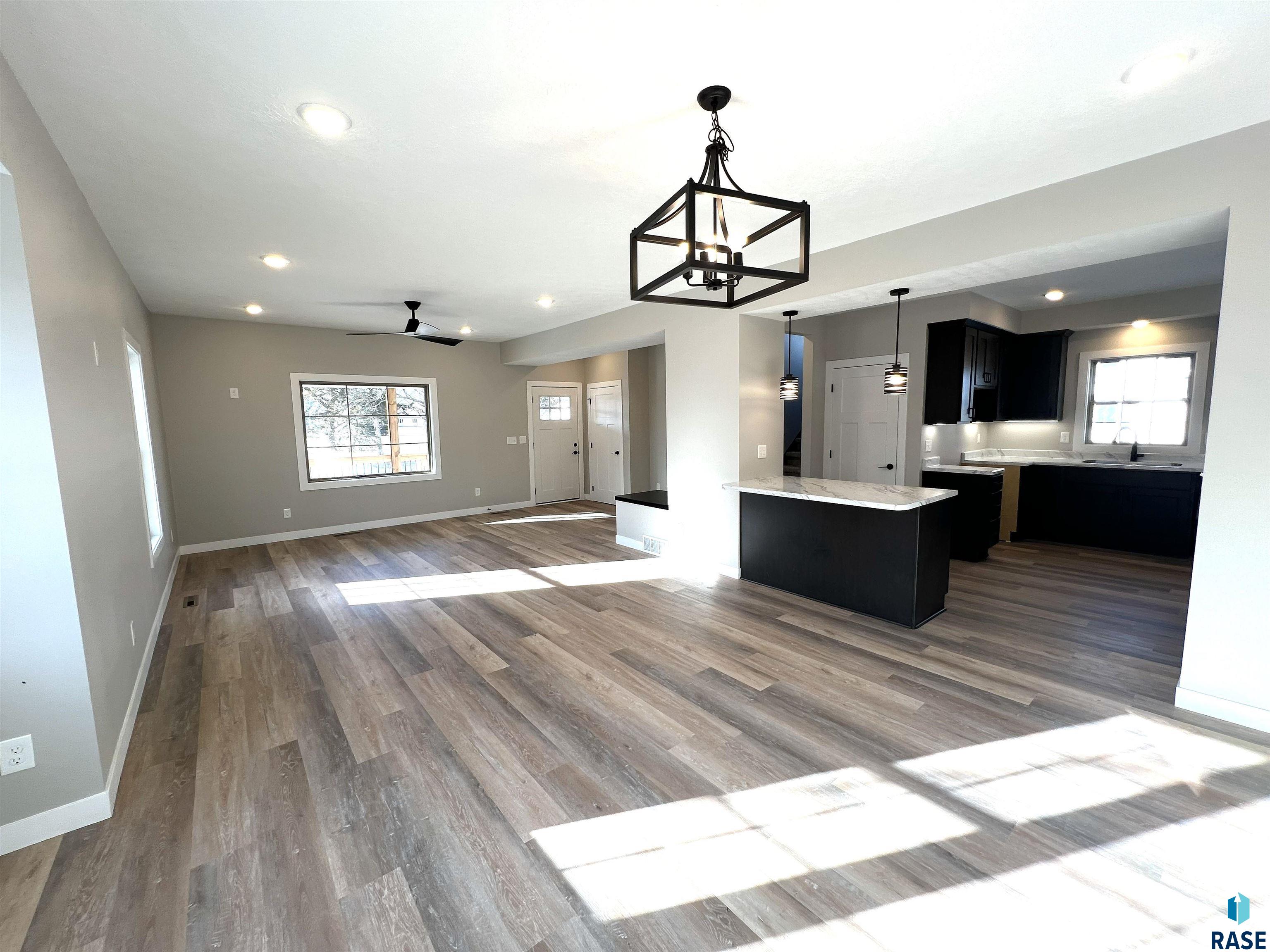 306 N Main St