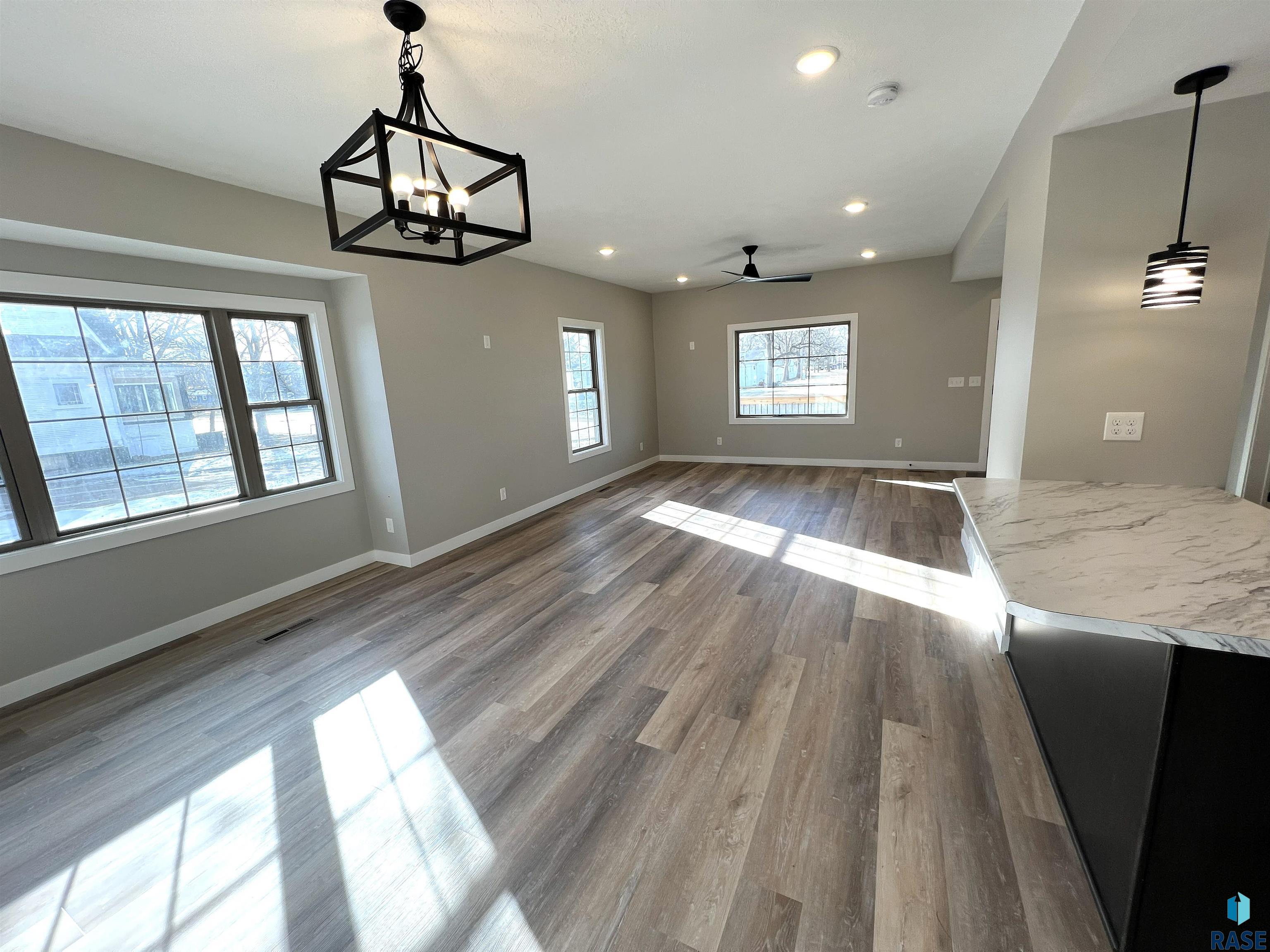 306 N Main St
