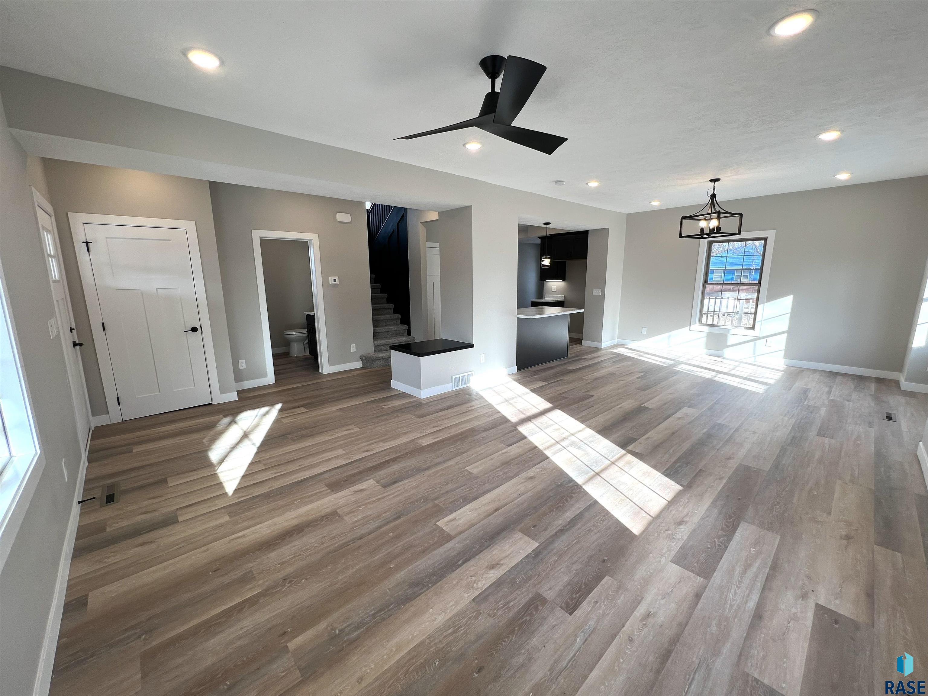 306 N Main St