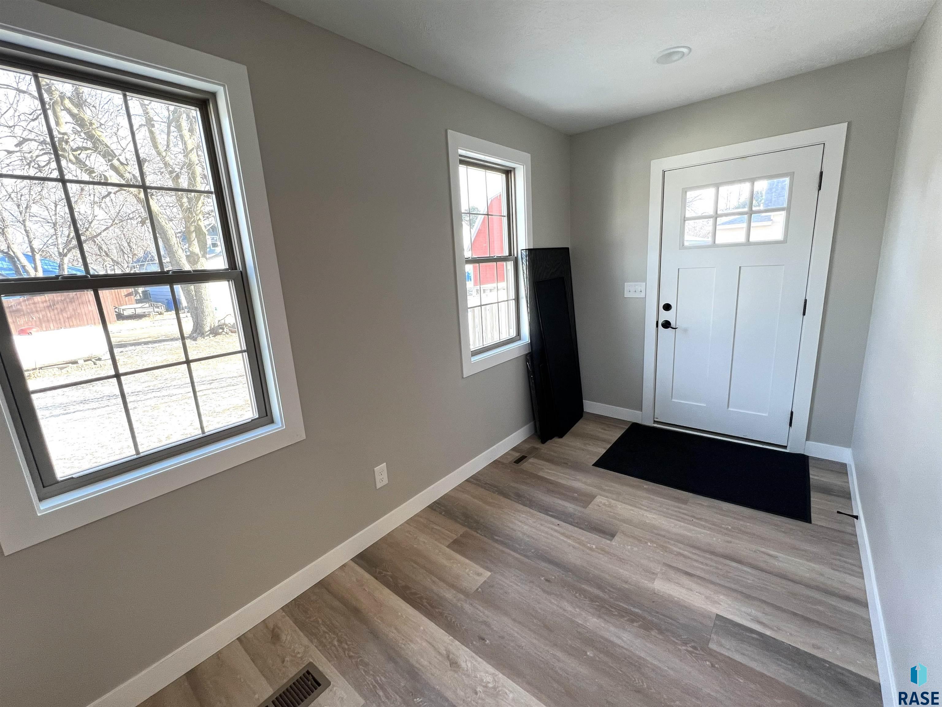 306 N Main St