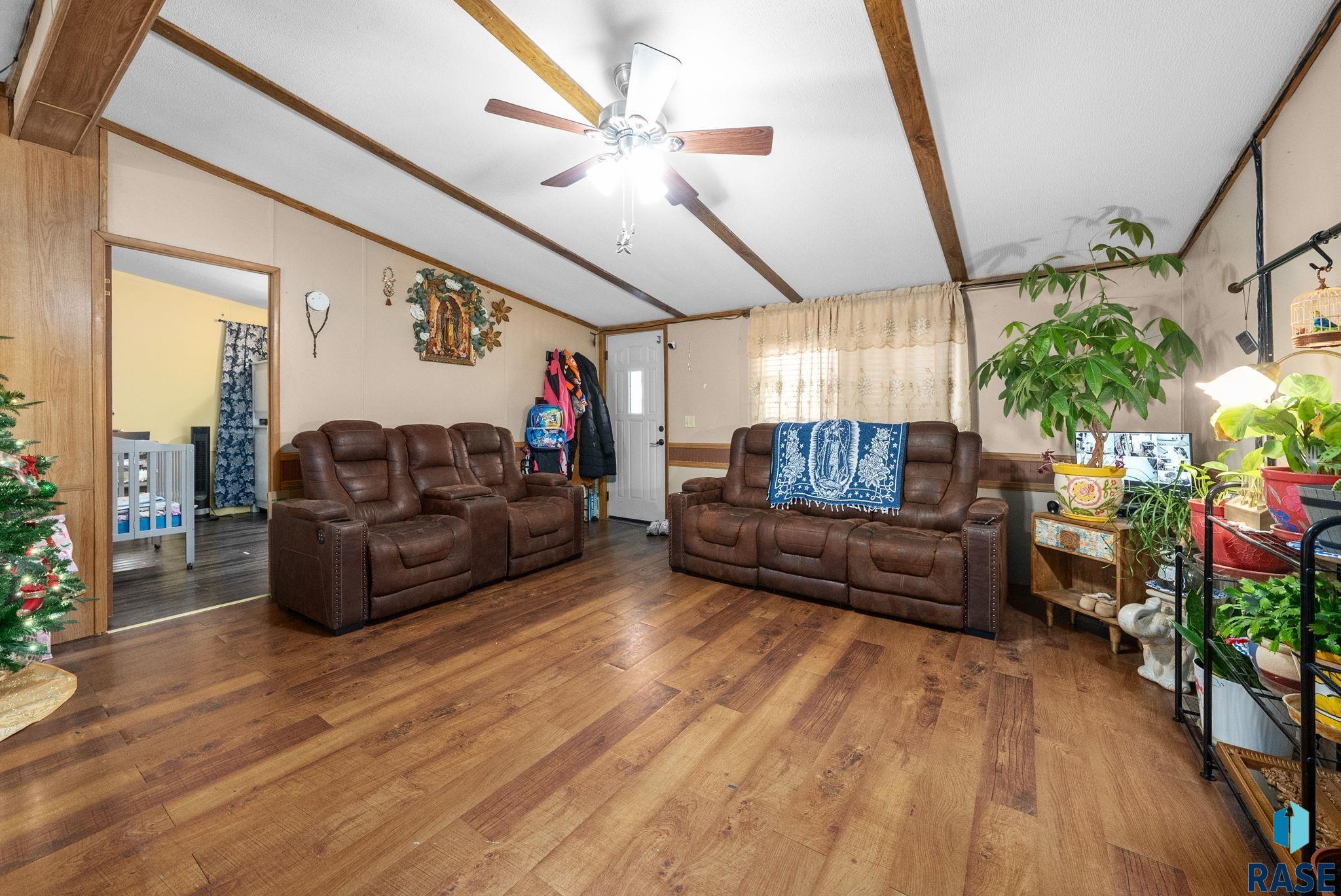 5809 W Wren Pl