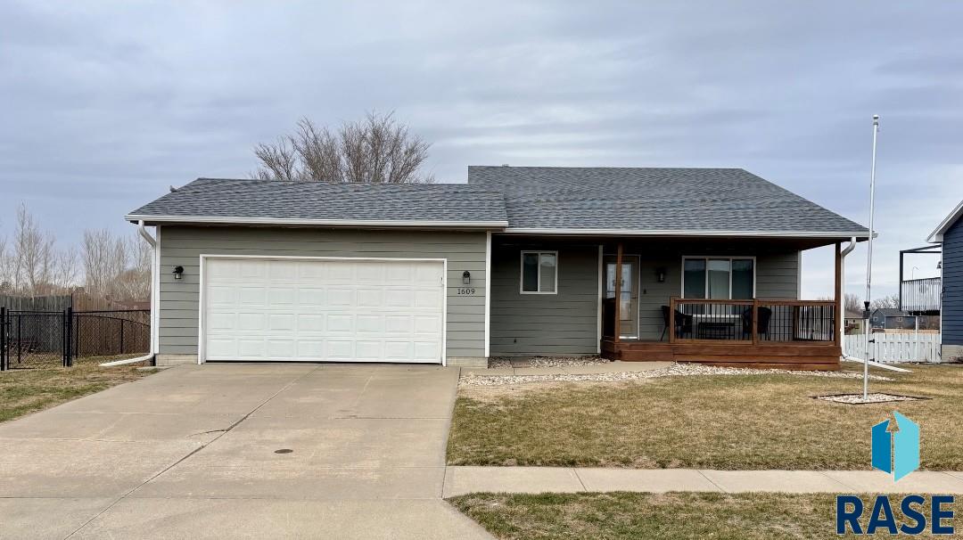 1609 Country Club Dr