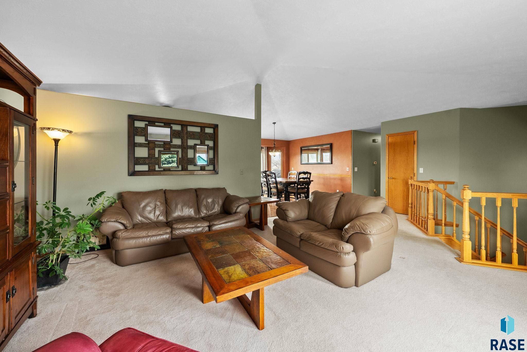 305 N La Salle Ave