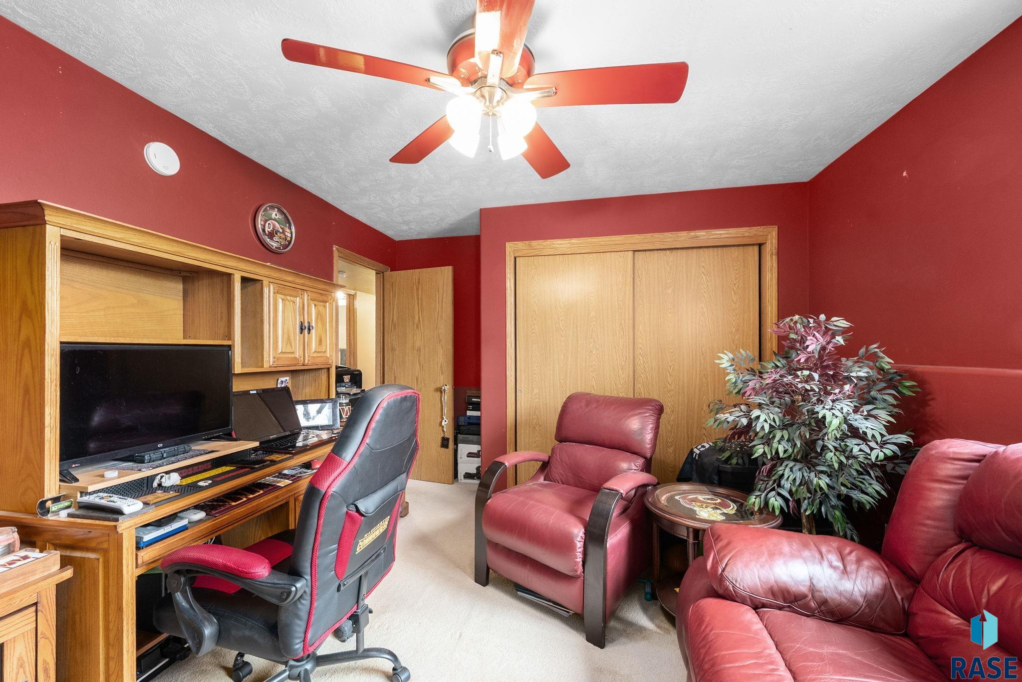 305 N La Salle Ave