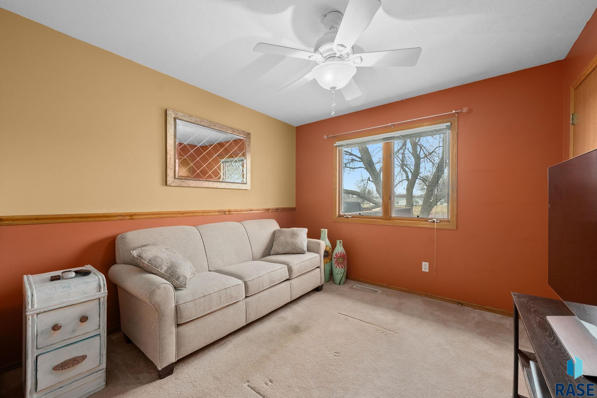 305 N La Salle Ave