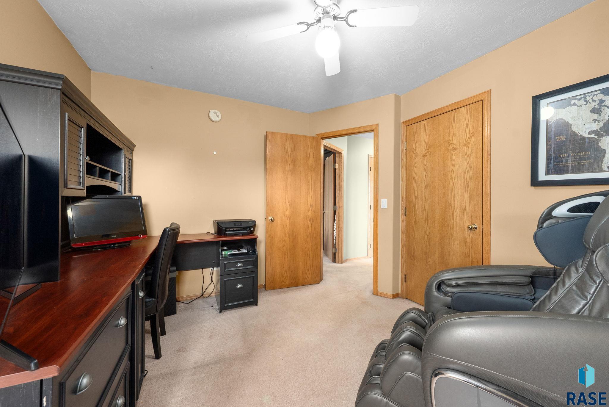 305 N La Salle Ave