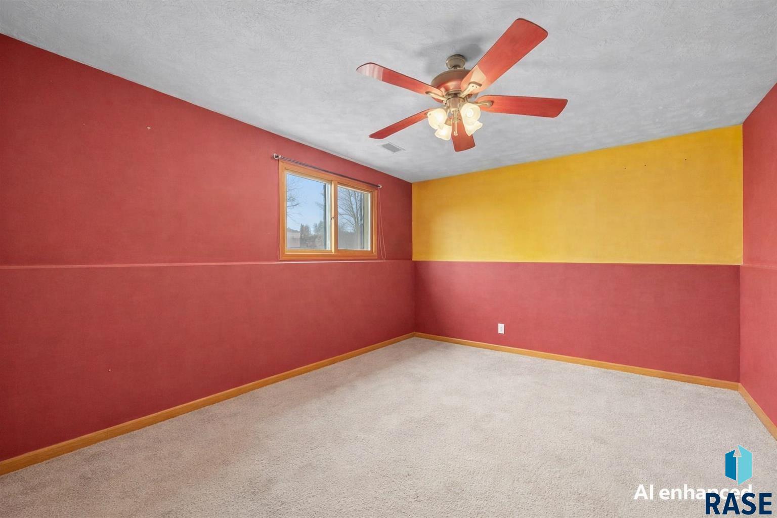 305 N La Salle Ave
