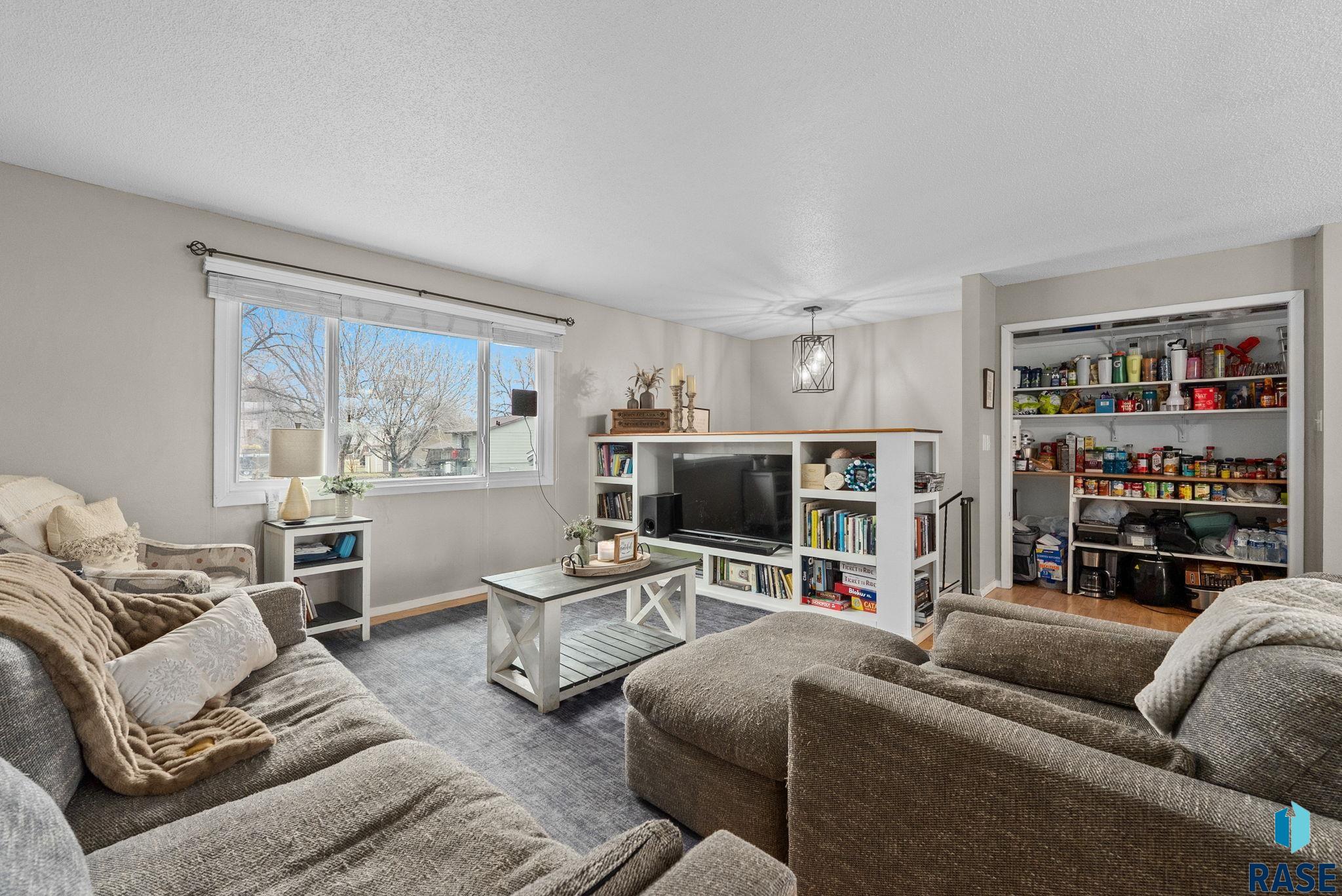700 S Nicholas Ave