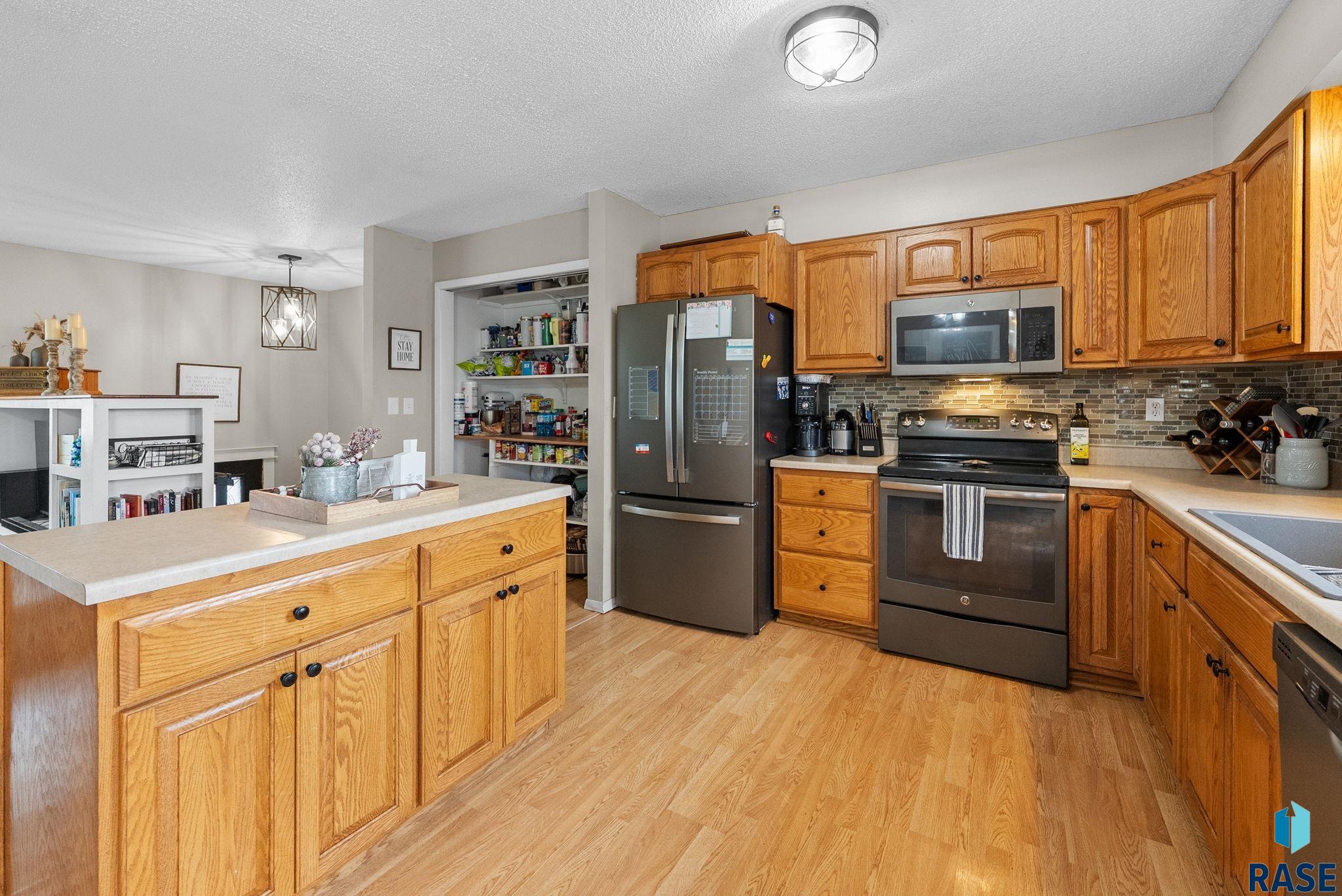 700 S Nicholas Ave