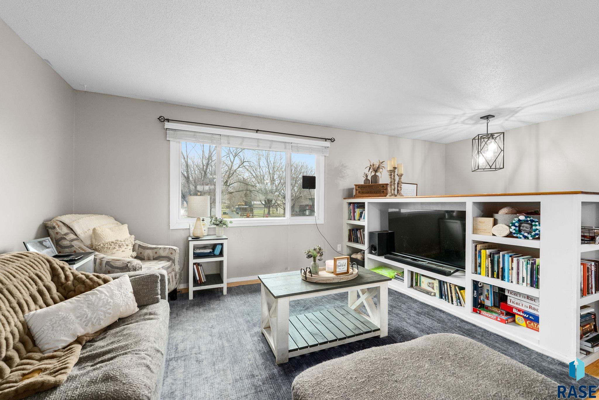 700 S Nicholas Ave