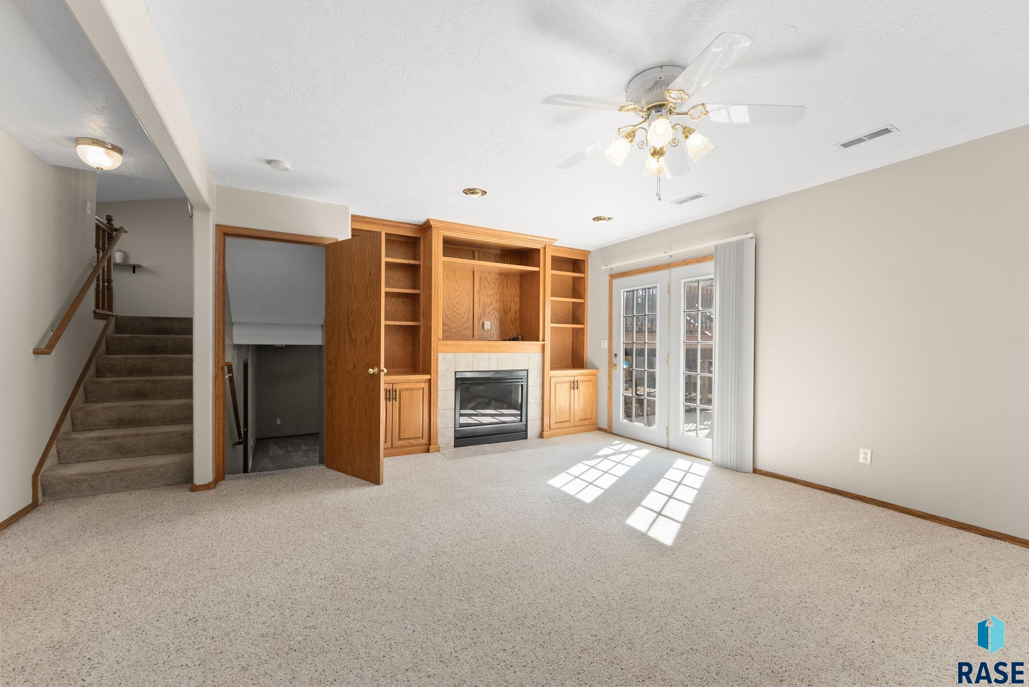 119 N La Salle Cir