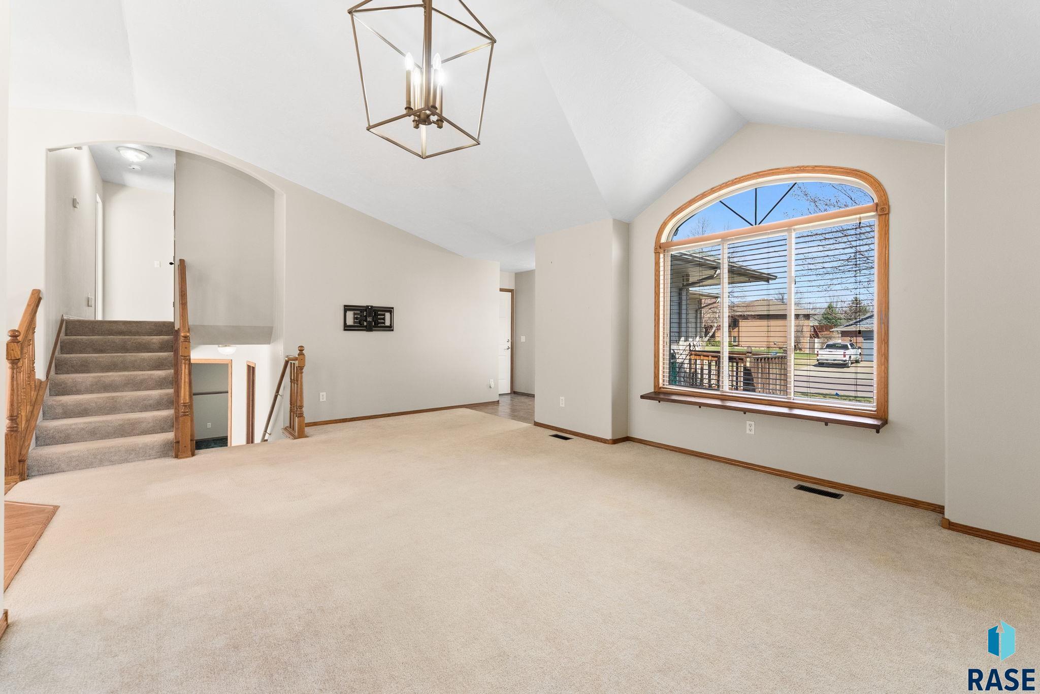 119 N La Salle Cir