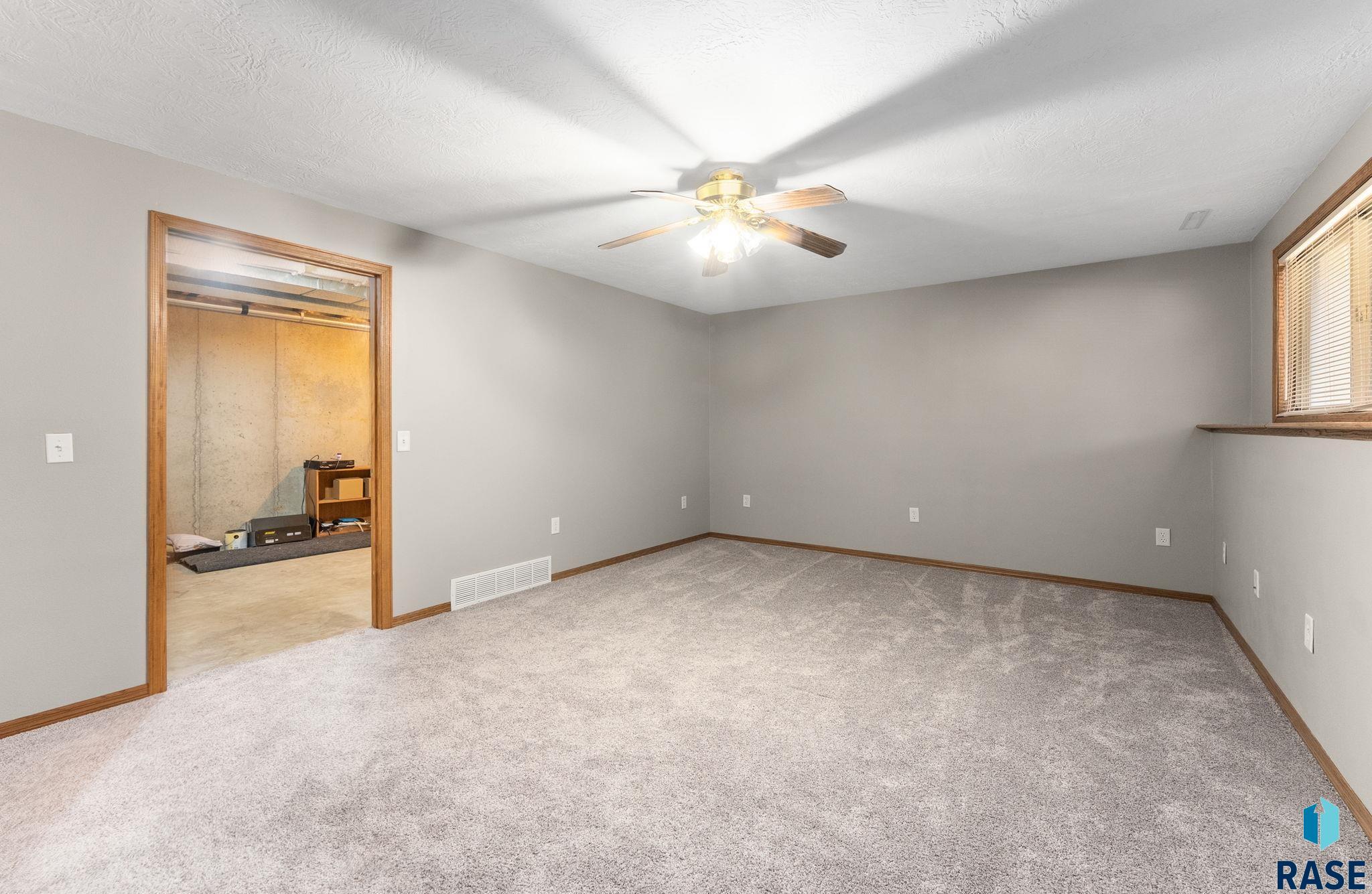119 N La Salle Cir