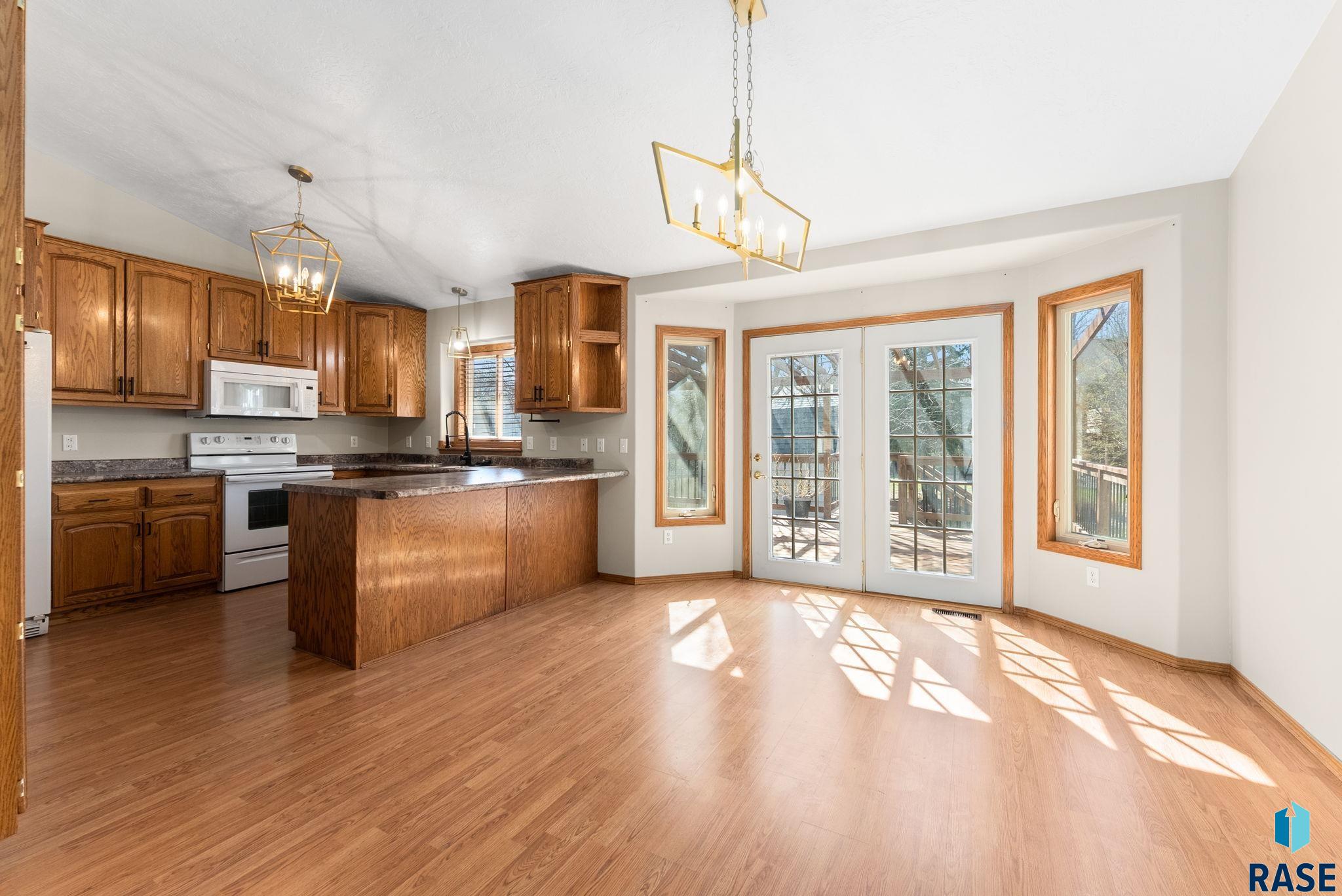119 N La Salle Cir