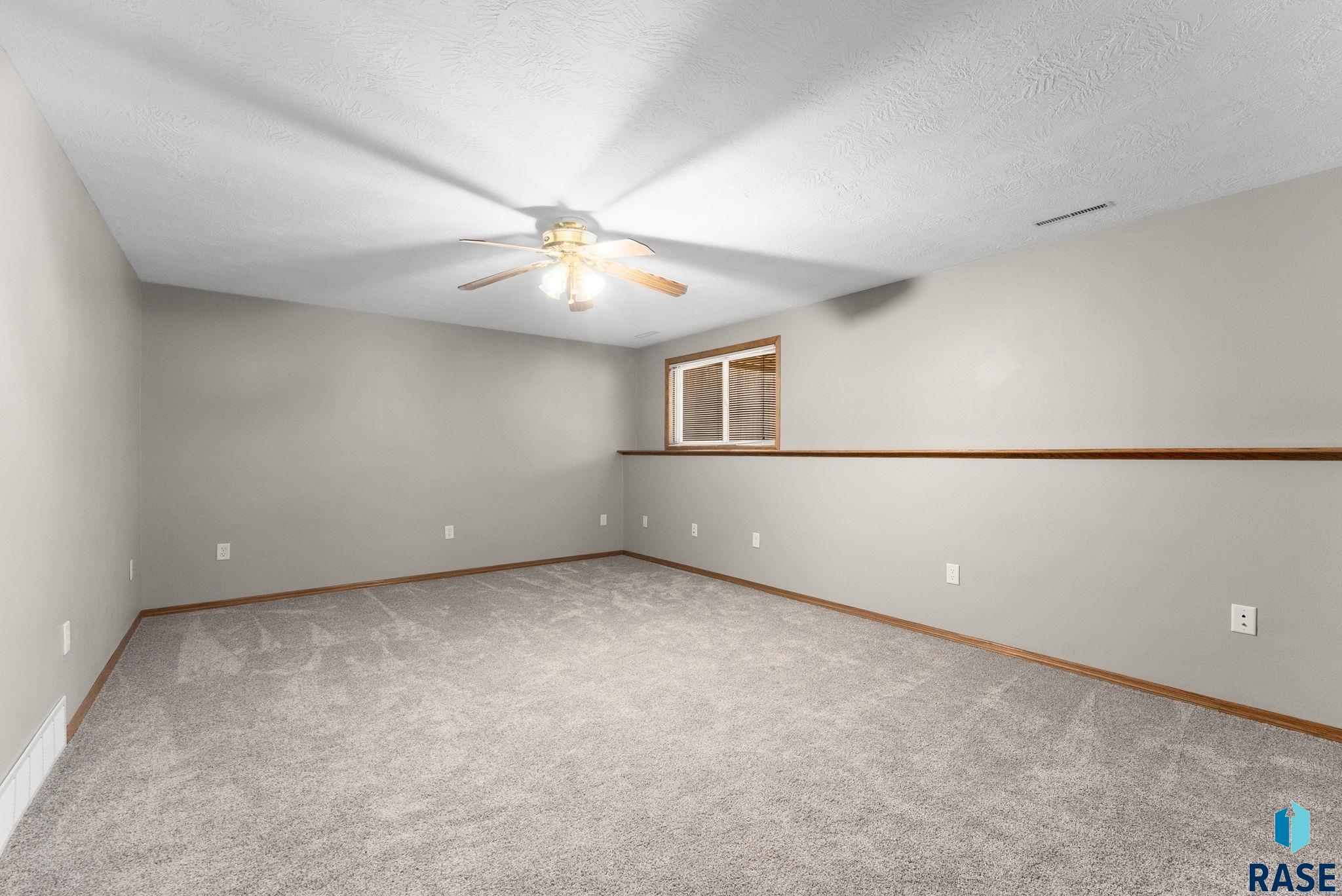 119 N La Salle Cir