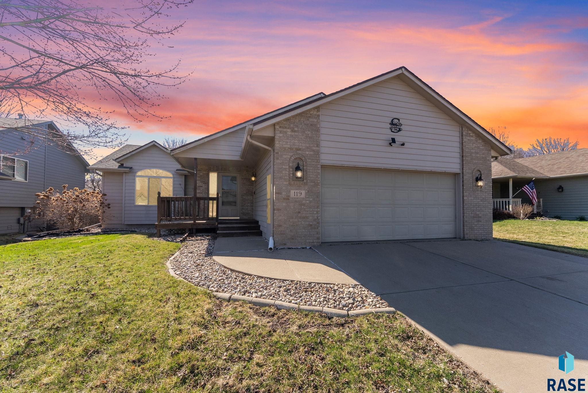 119 N La Salle Cir