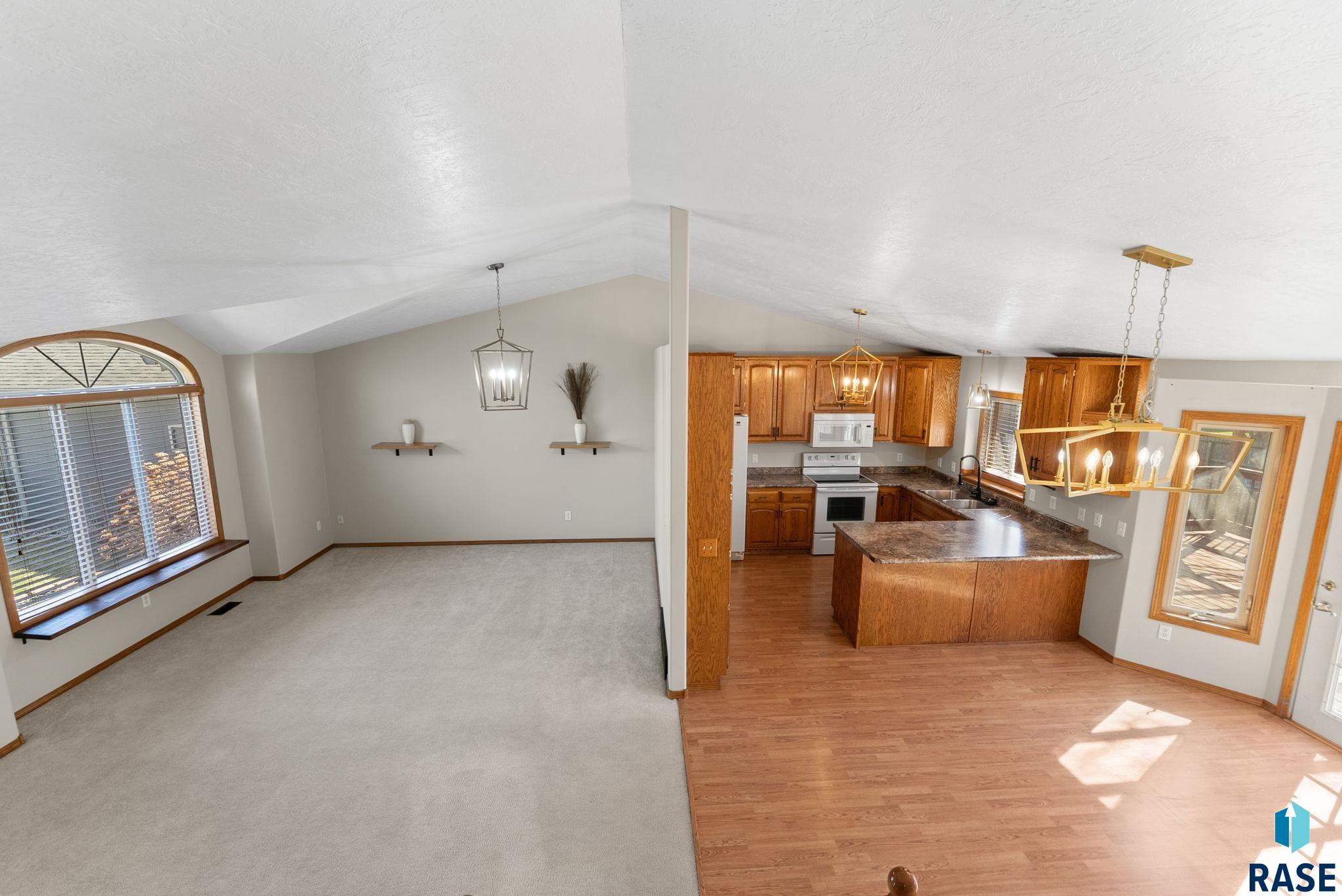 119 N La Salle Cir