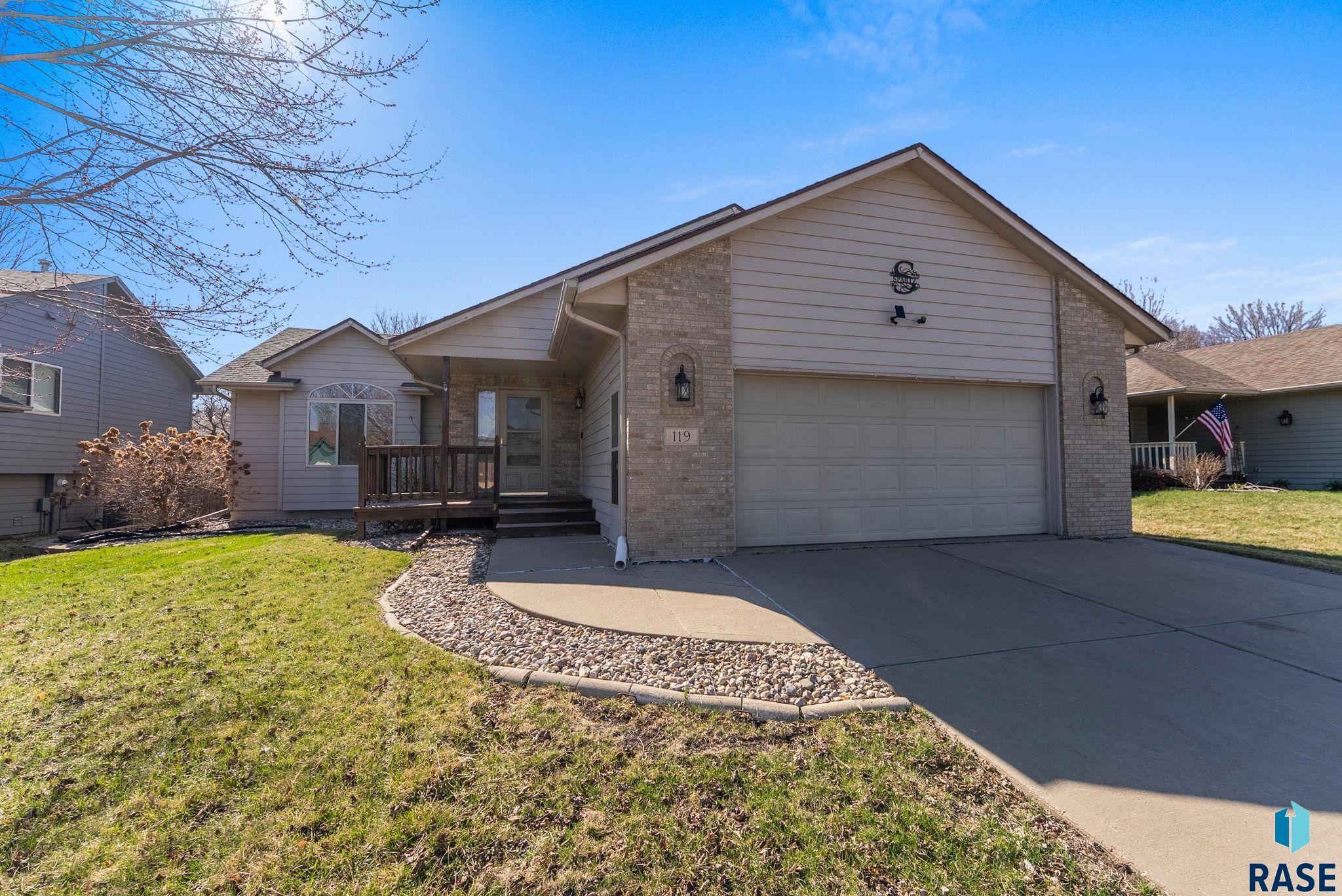 119 N La Salle Cir