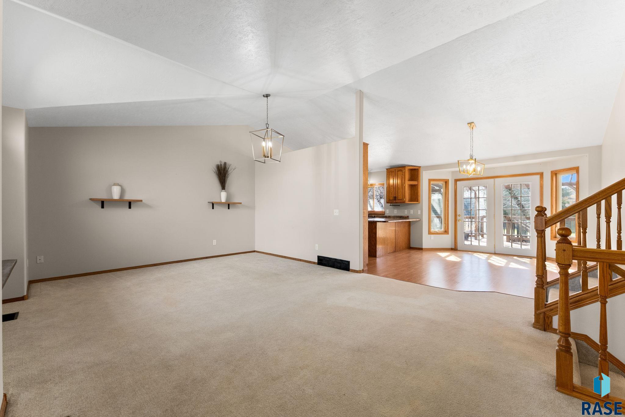 119 N La Salle Cir