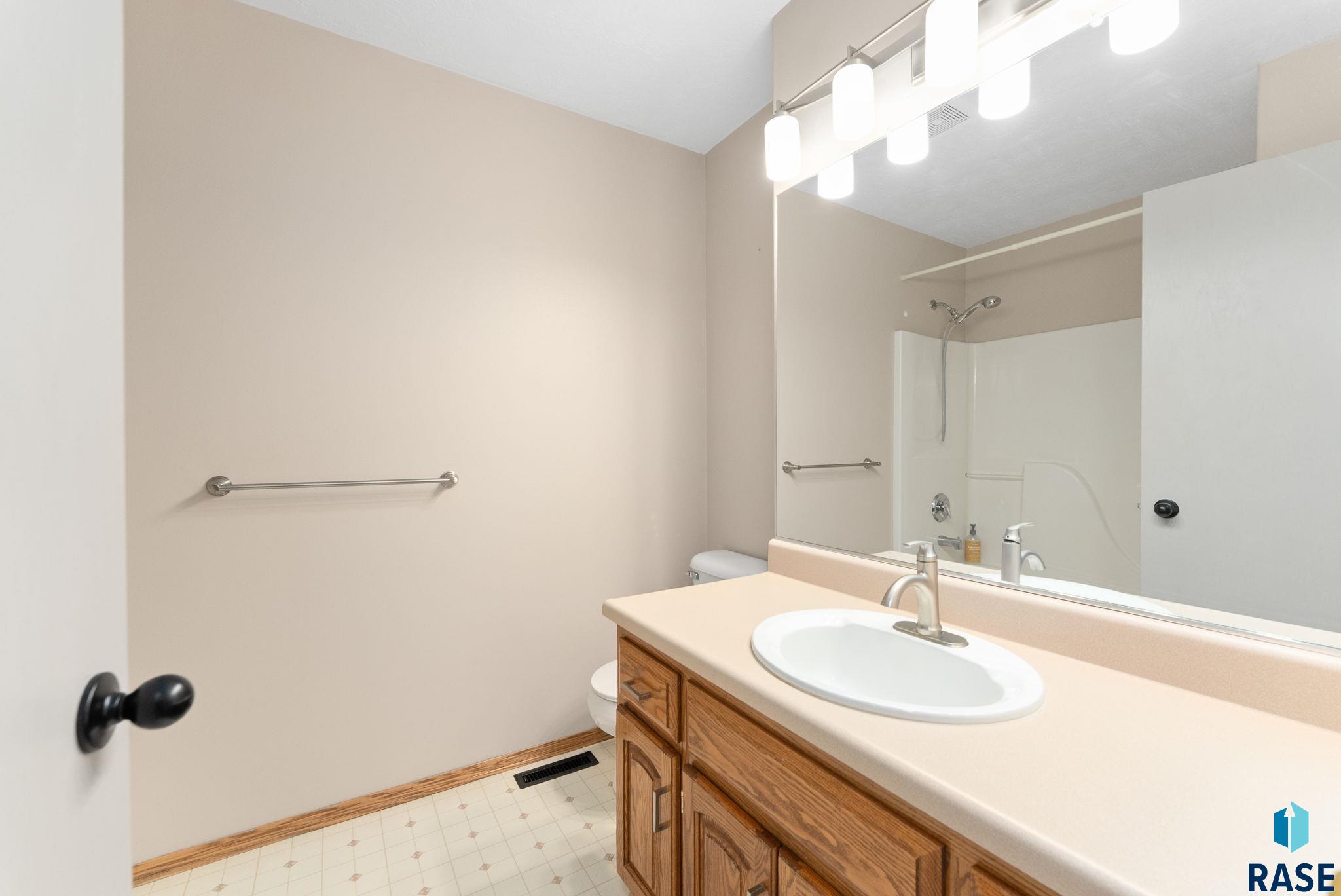 119 N La Salle Cir