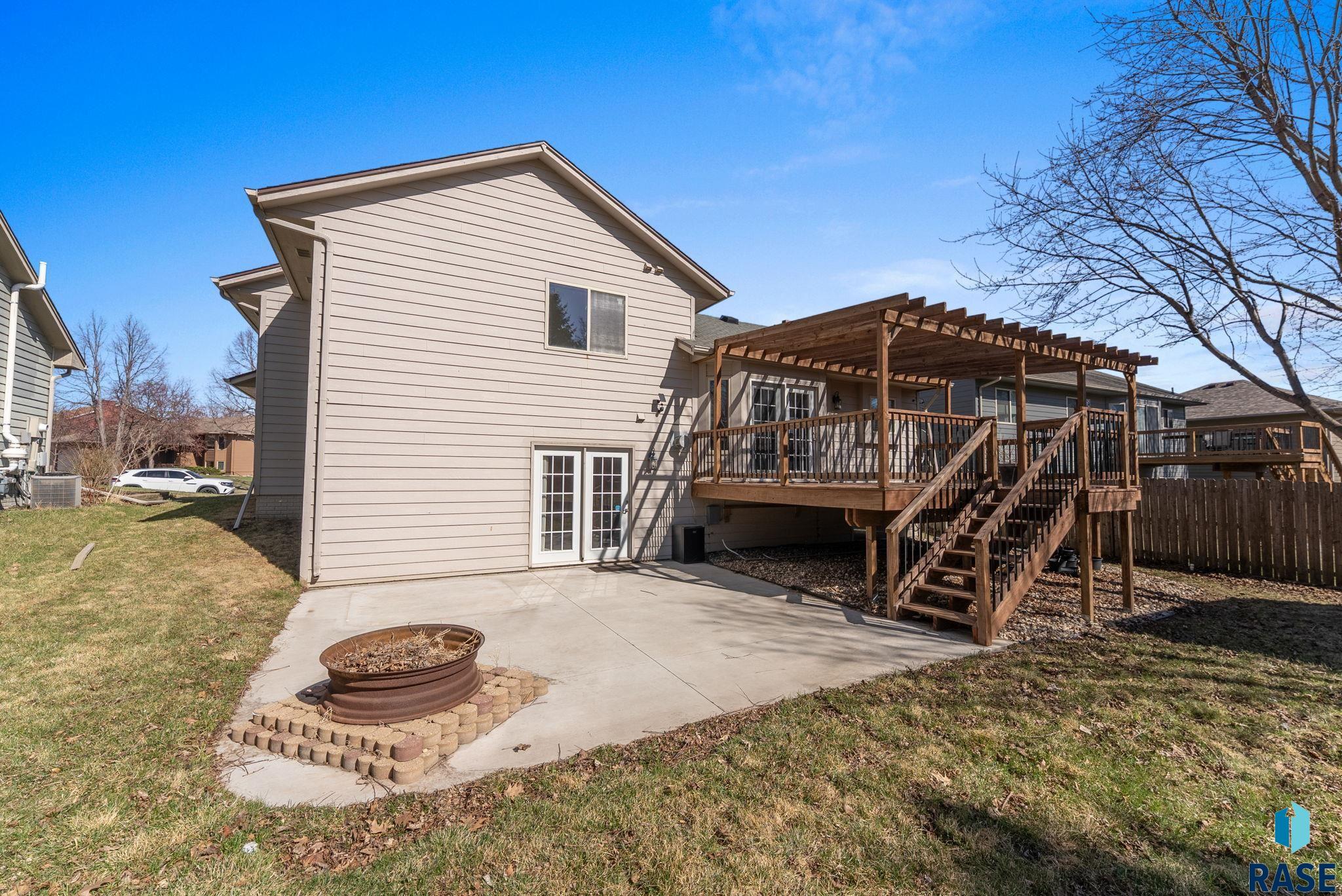 119 N La Salle Cir