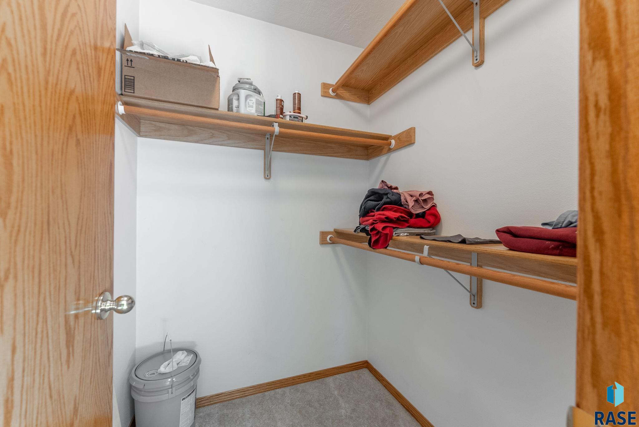 119 N La Salle Cir