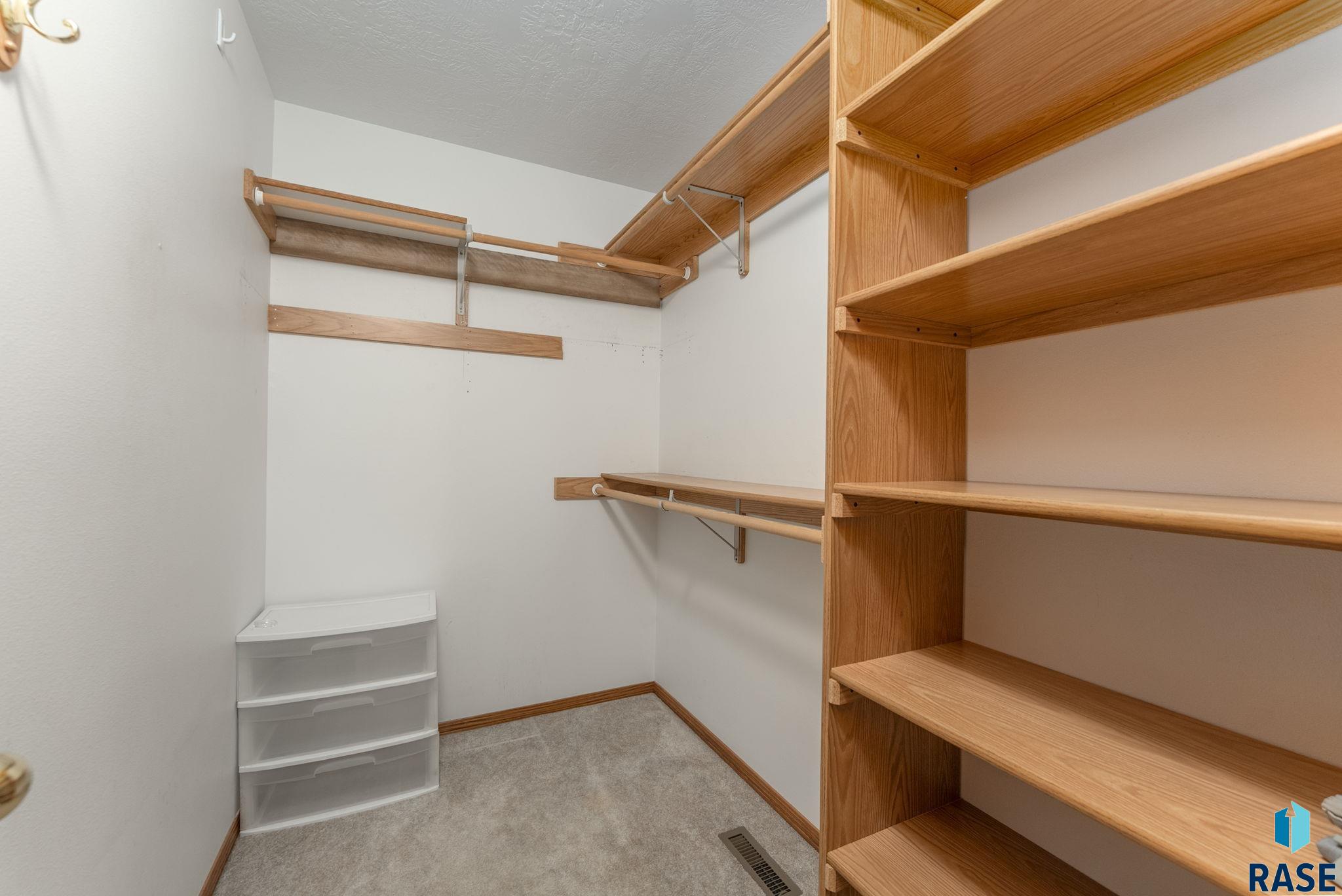 119 N La Salle Cir