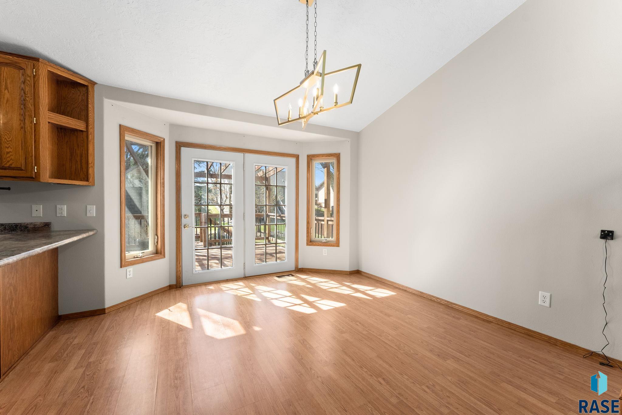 119 N La Salle Cir