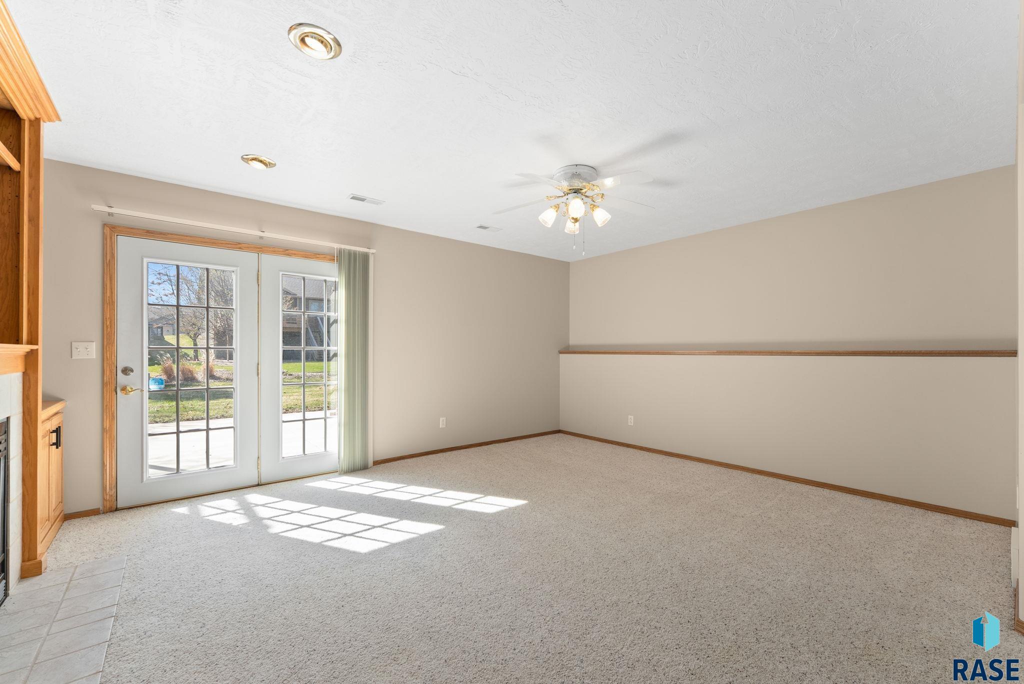 119 N La Salle Cir