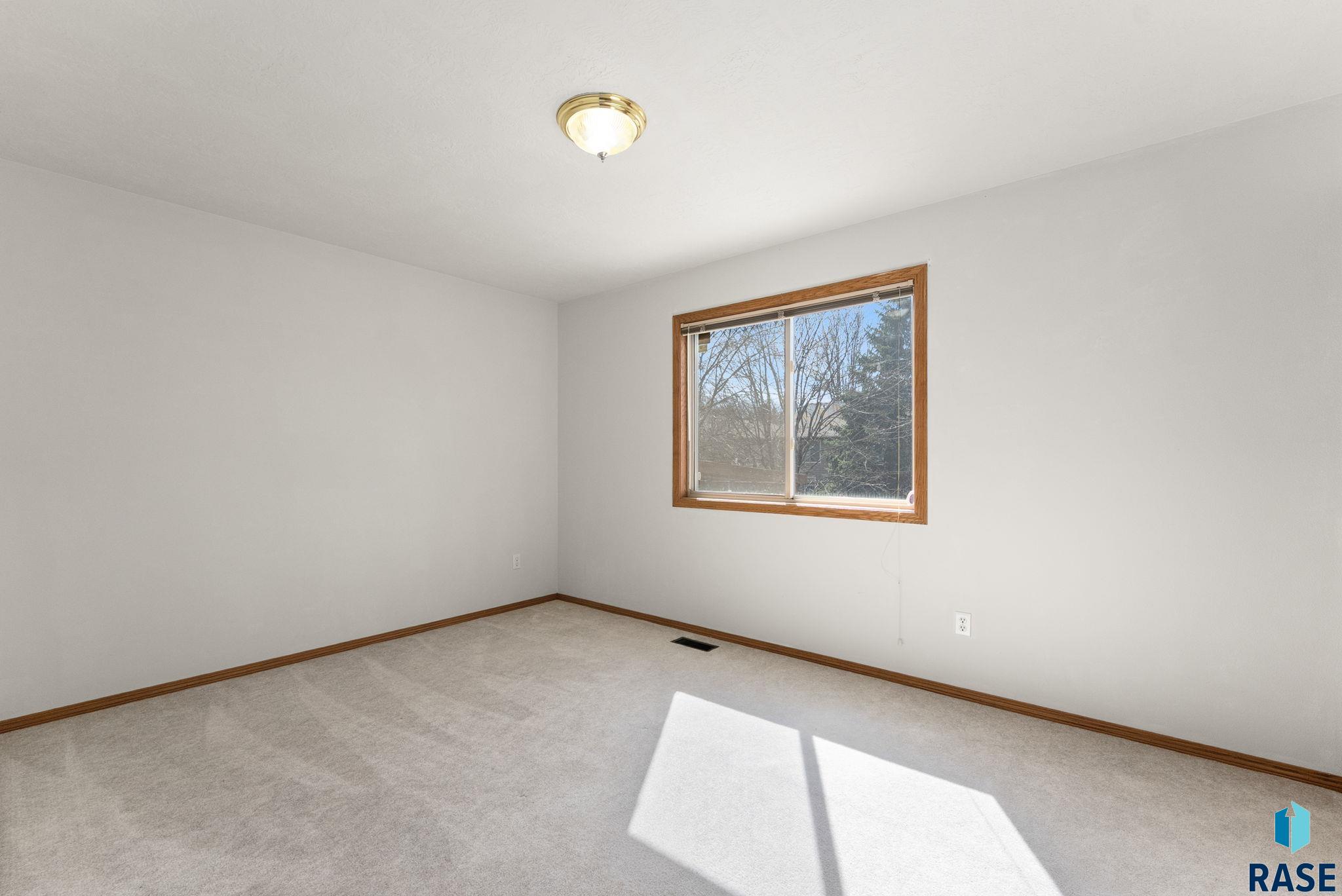 119 N La Salle Cir