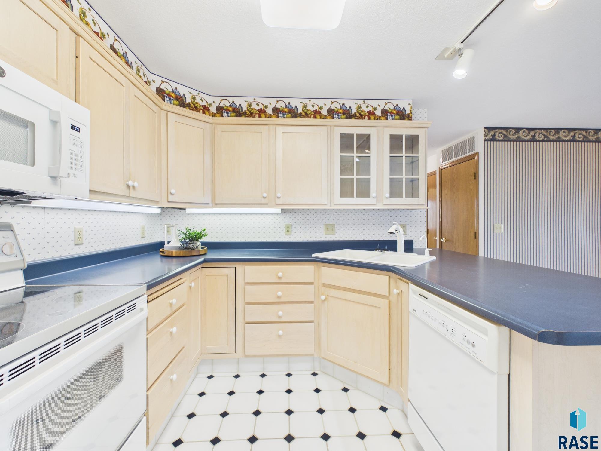 1600 S Southeastern Ave Unit: 306