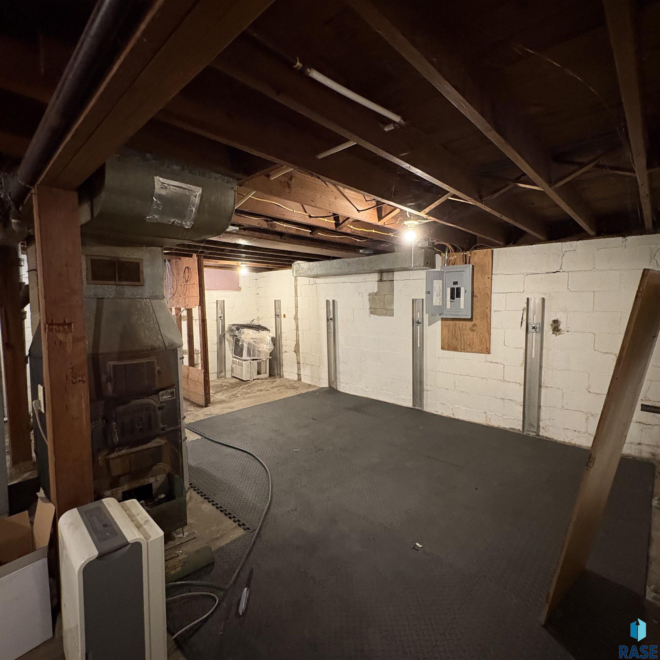2205 W 15th St