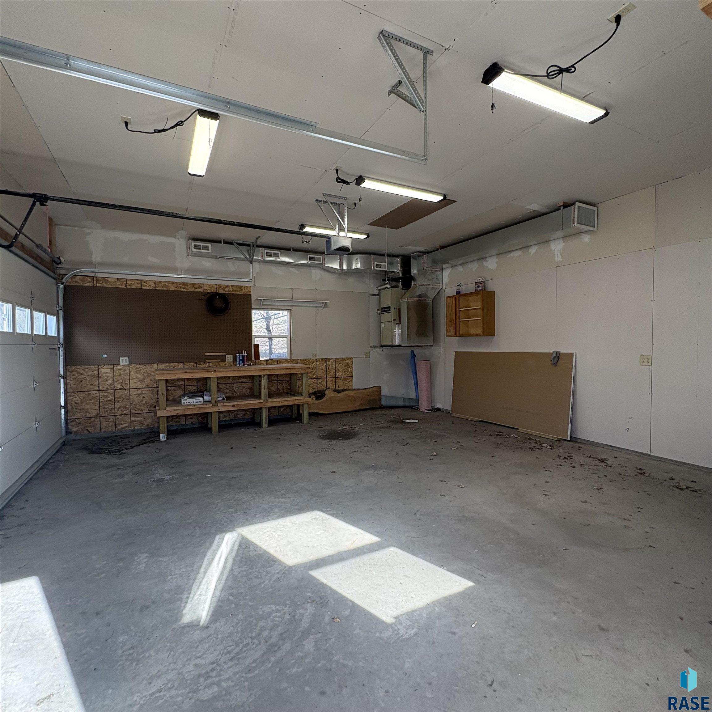 2205 W 15th St