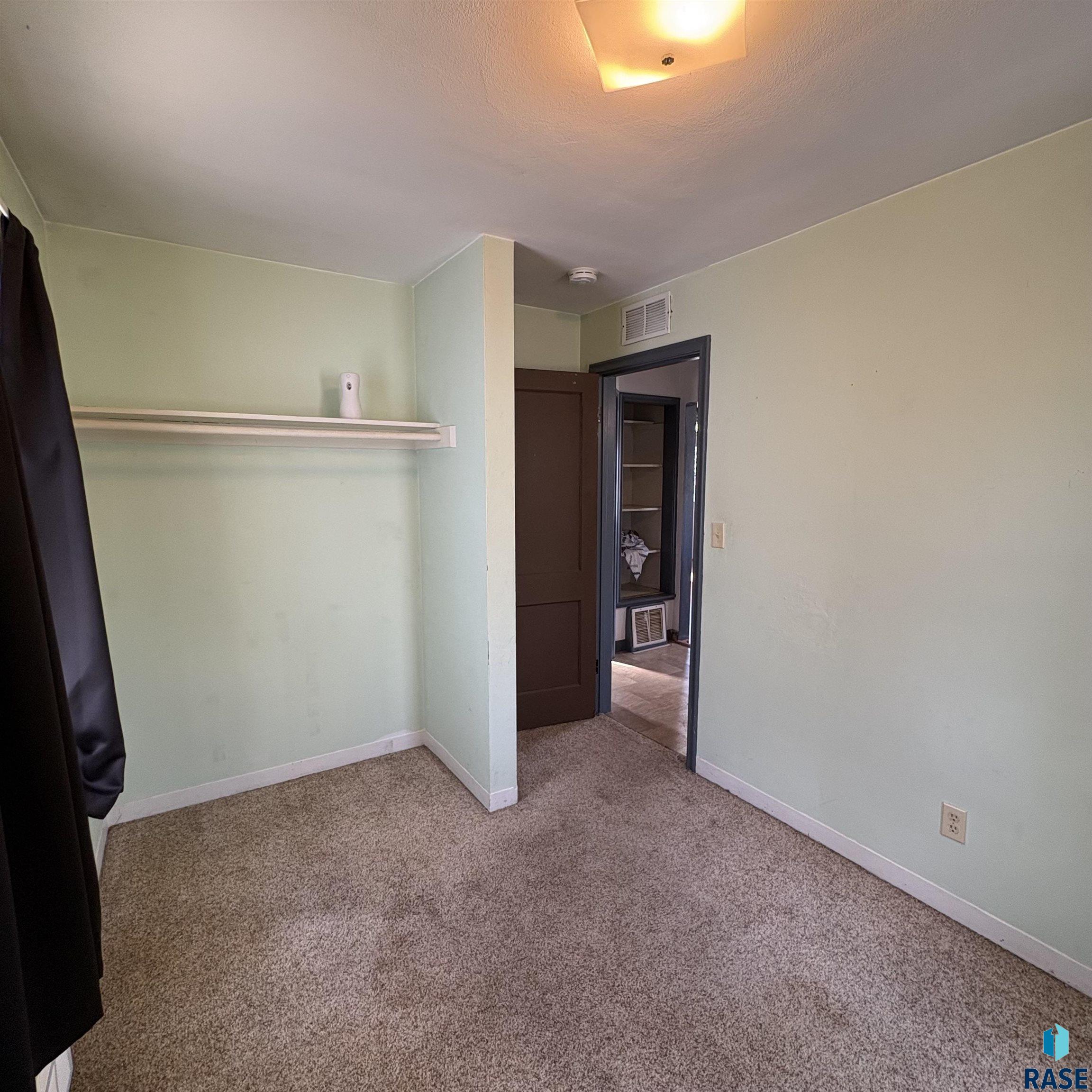 2205 W 15th St