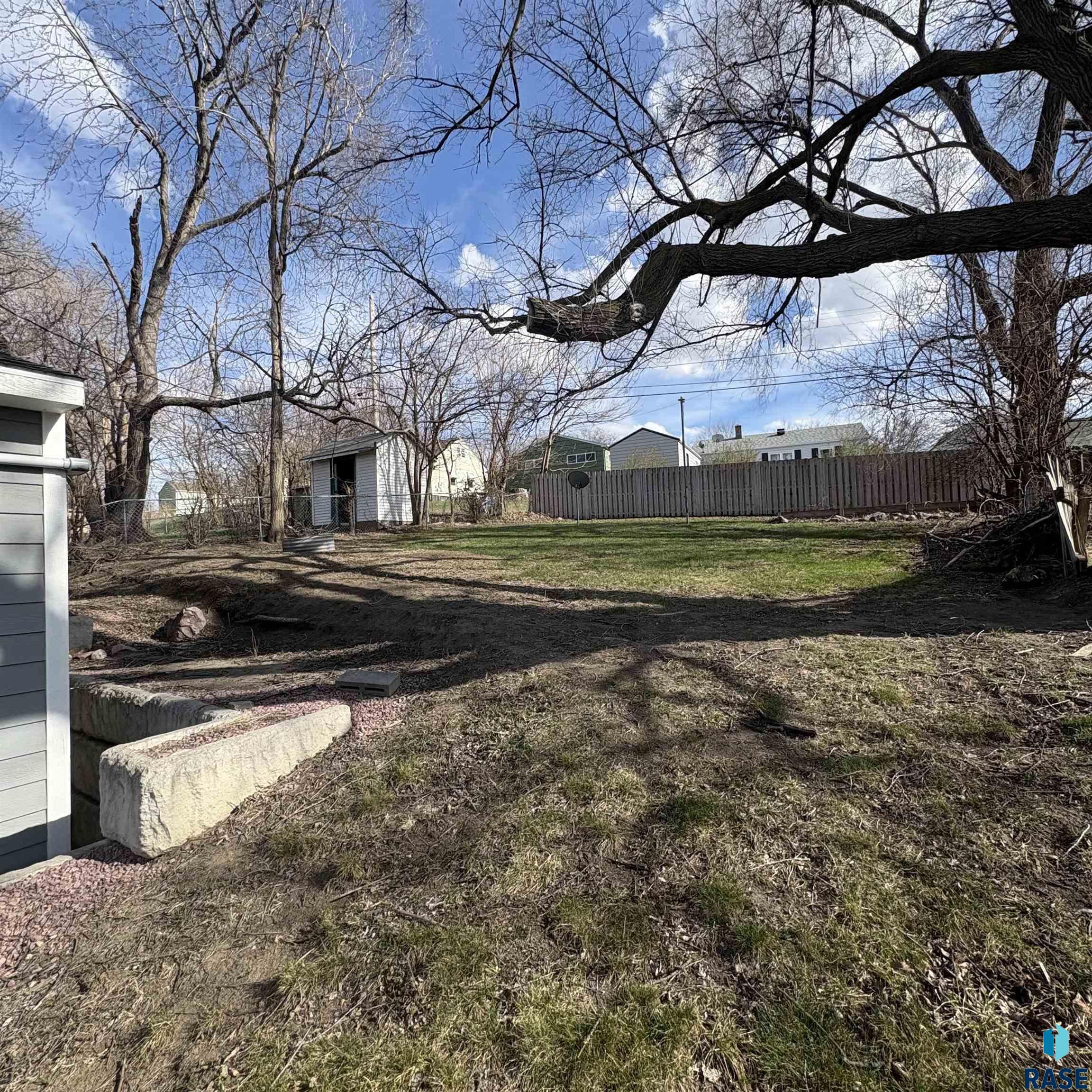 2205 W 15th St