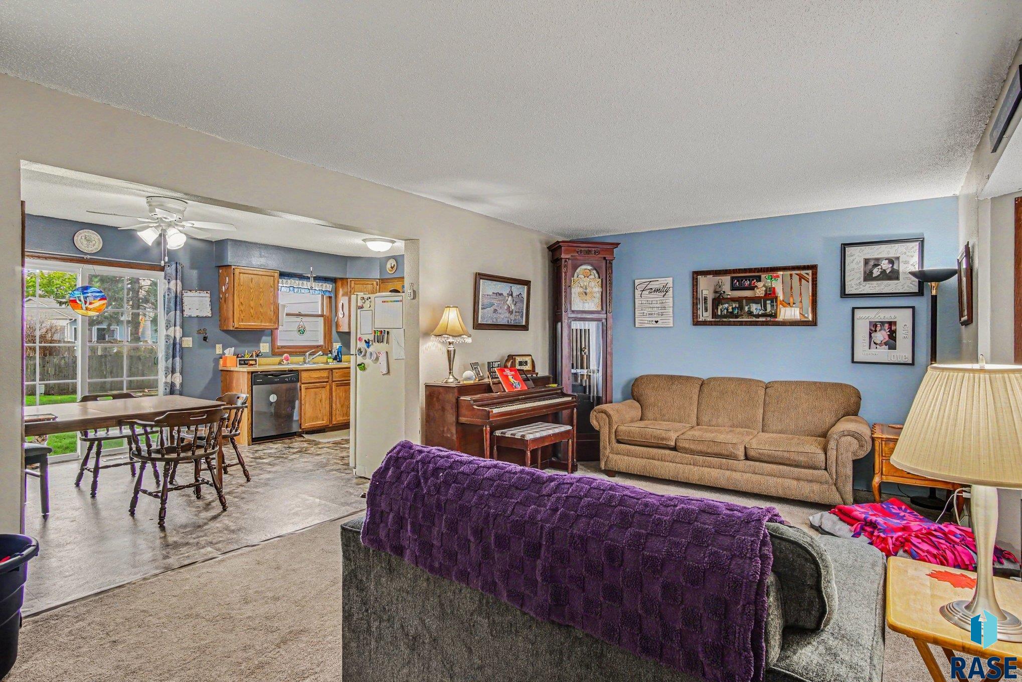 4409 E Lexington Cir