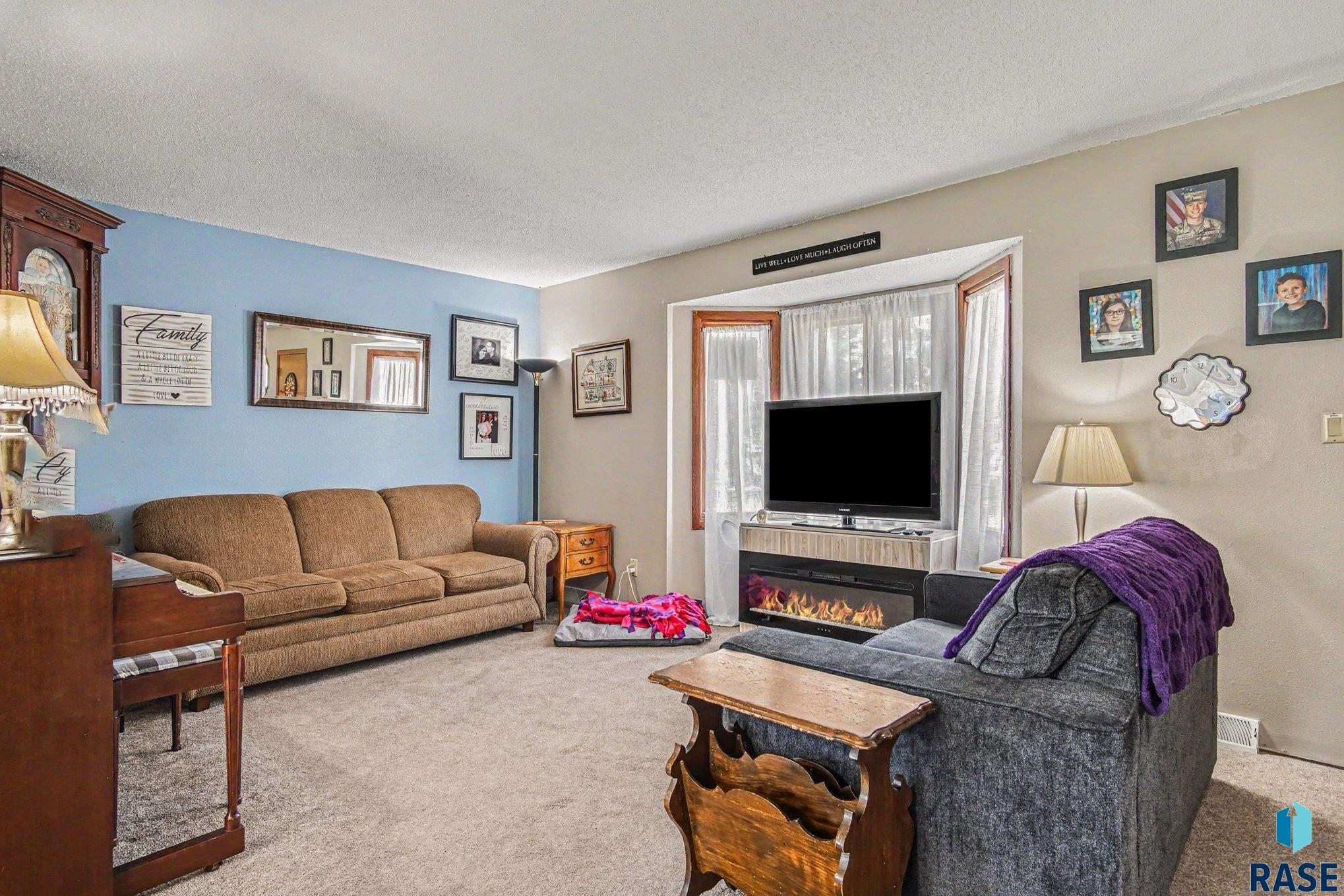 4409 E Lexington Cir