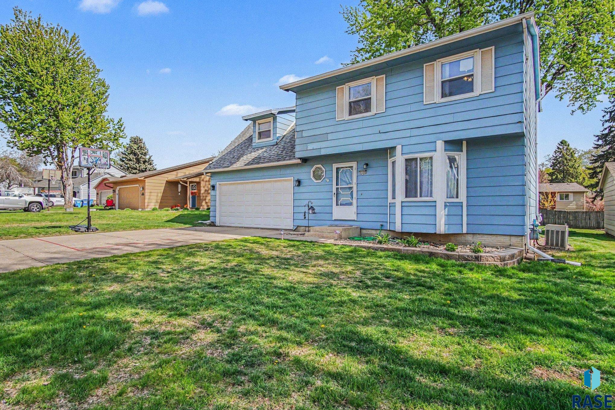 4409 E Lexington Cir