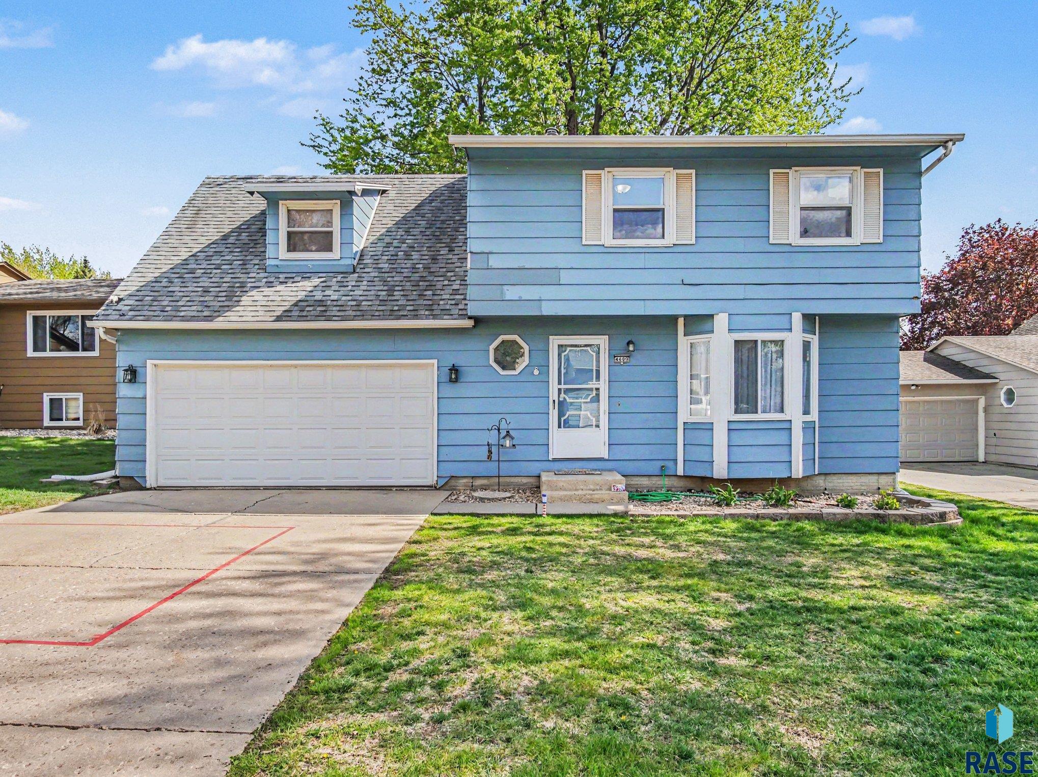 4409 E Lexington Cir