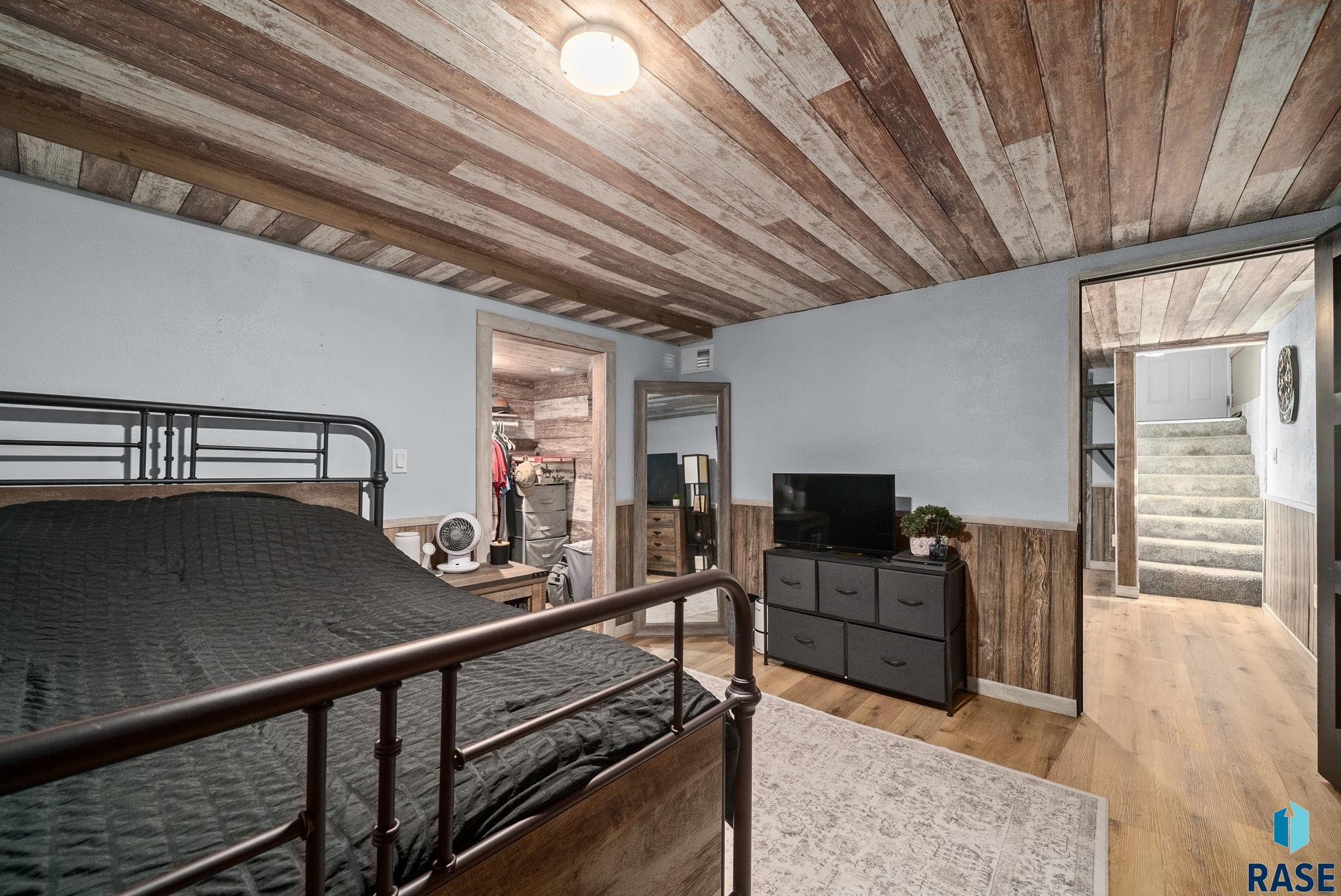 315 W 30th St