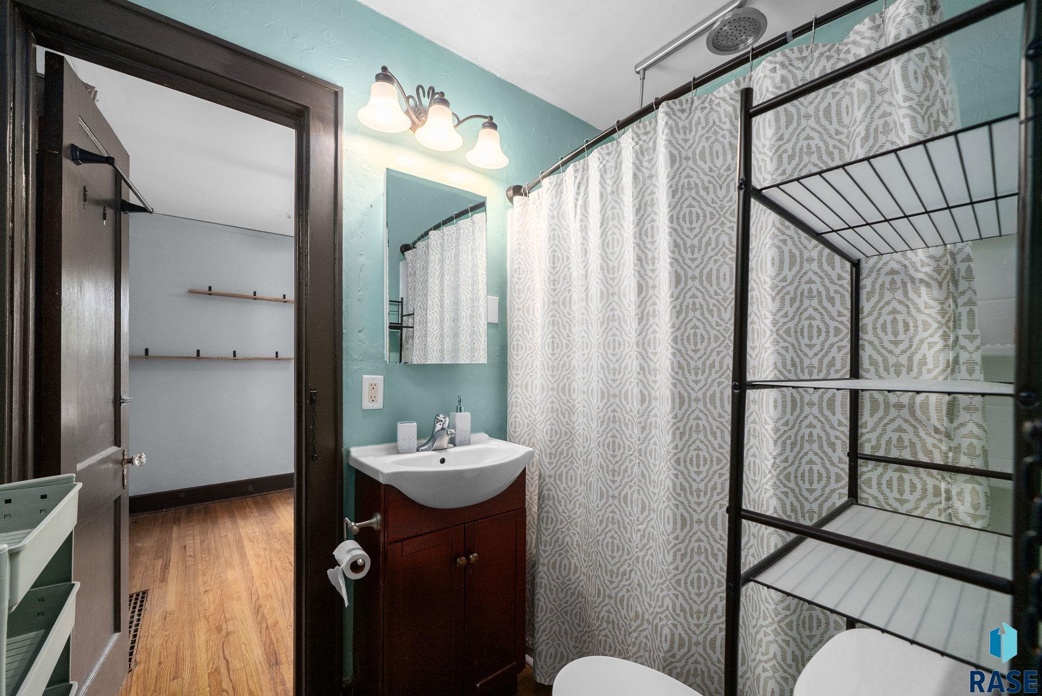 315 W 30th St