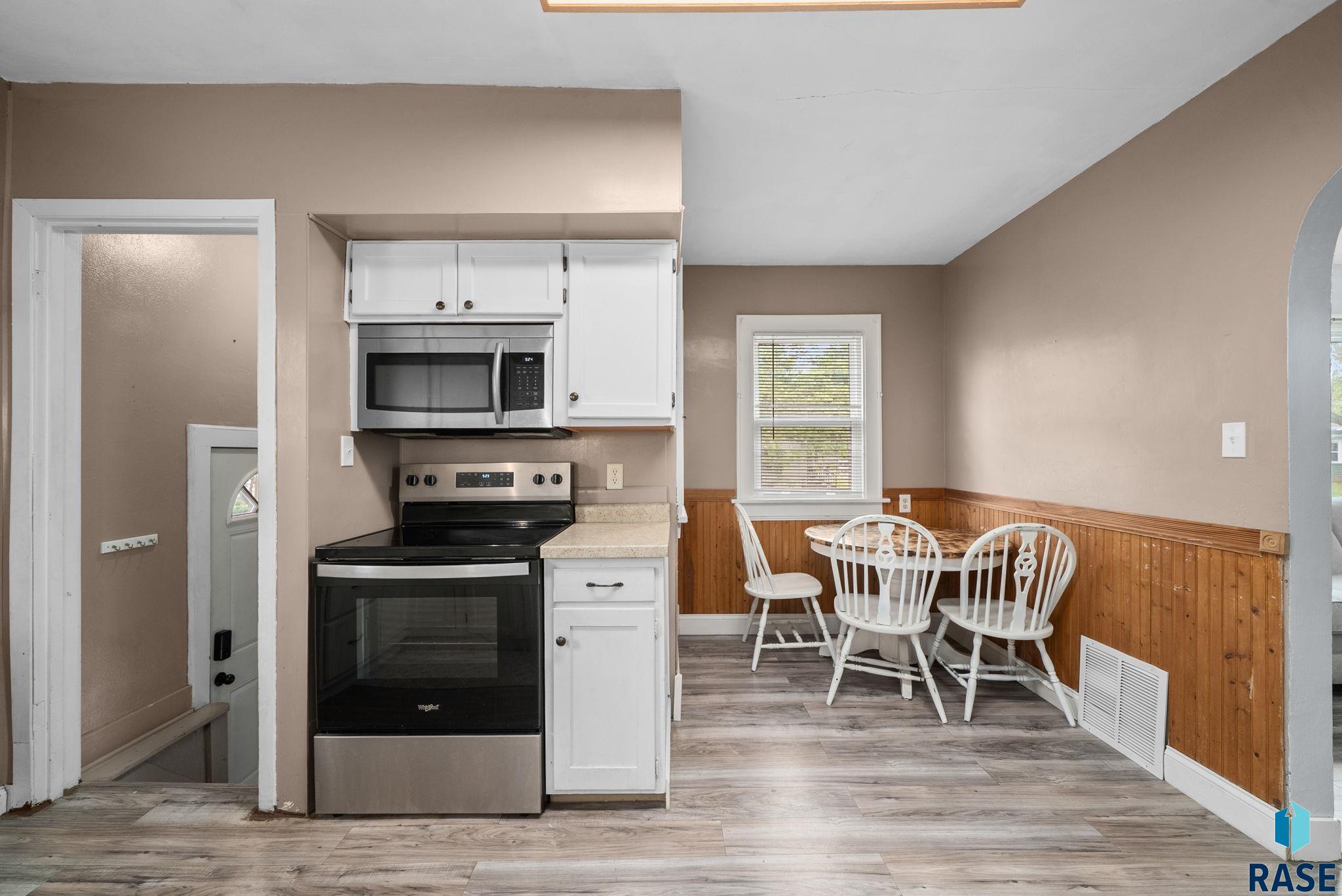 315 W 30th St