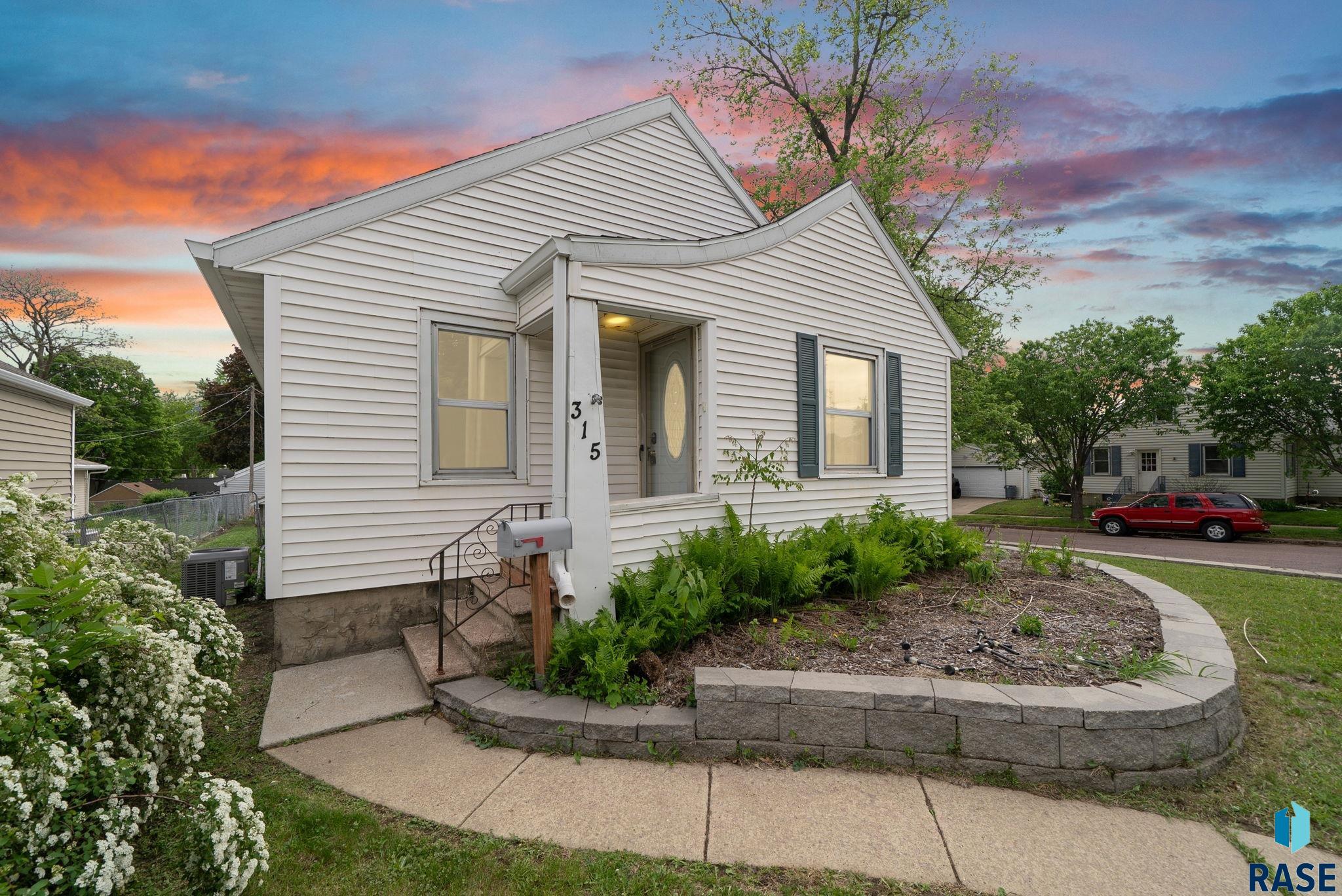 315 W 30th St