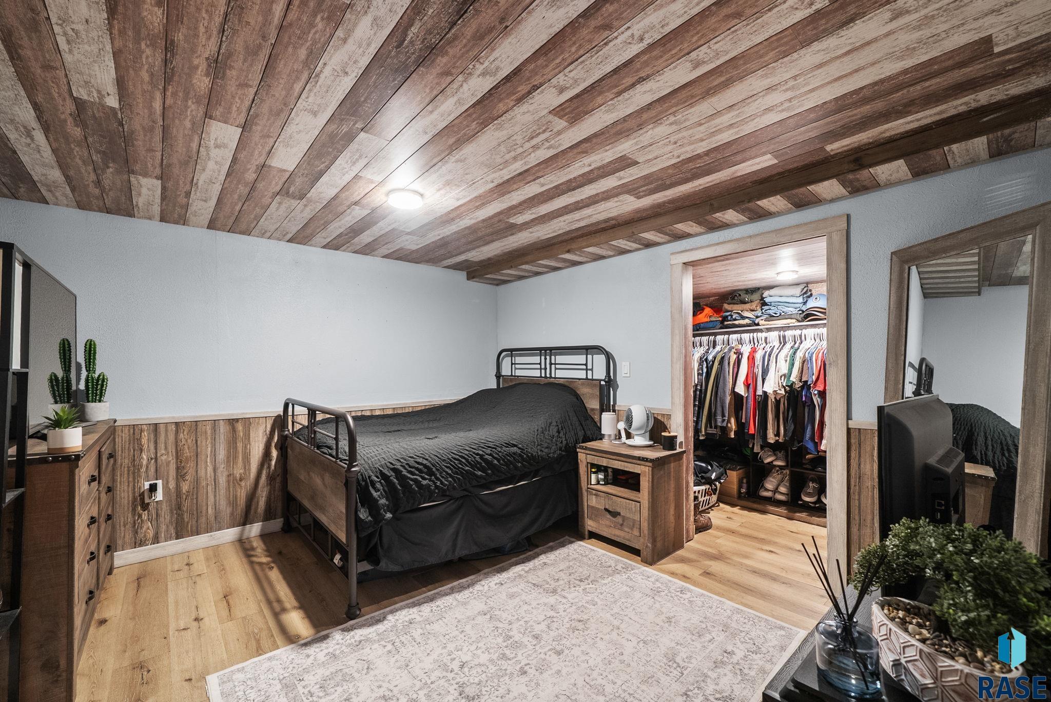 315 W 30th St