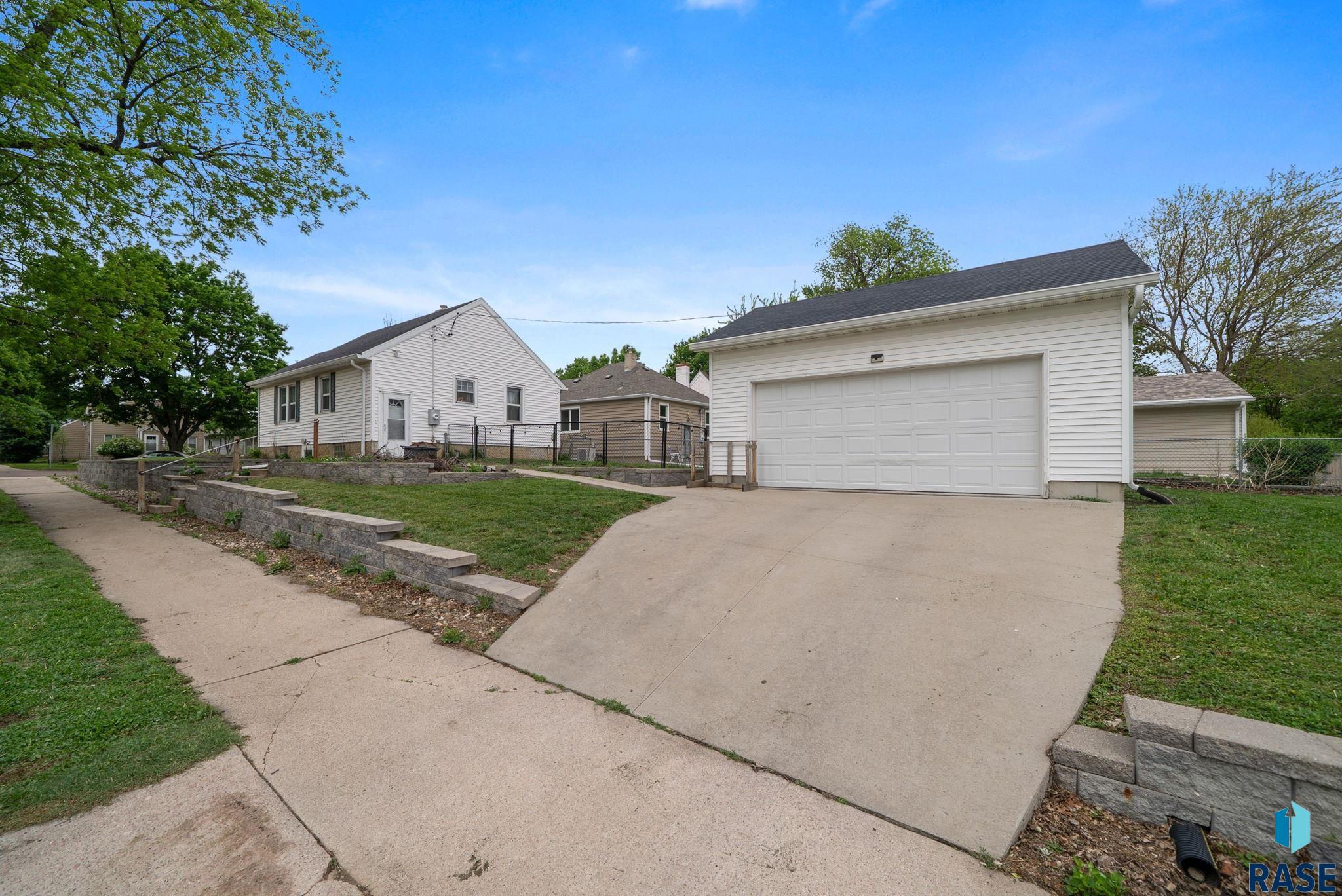 315 W 30th St
